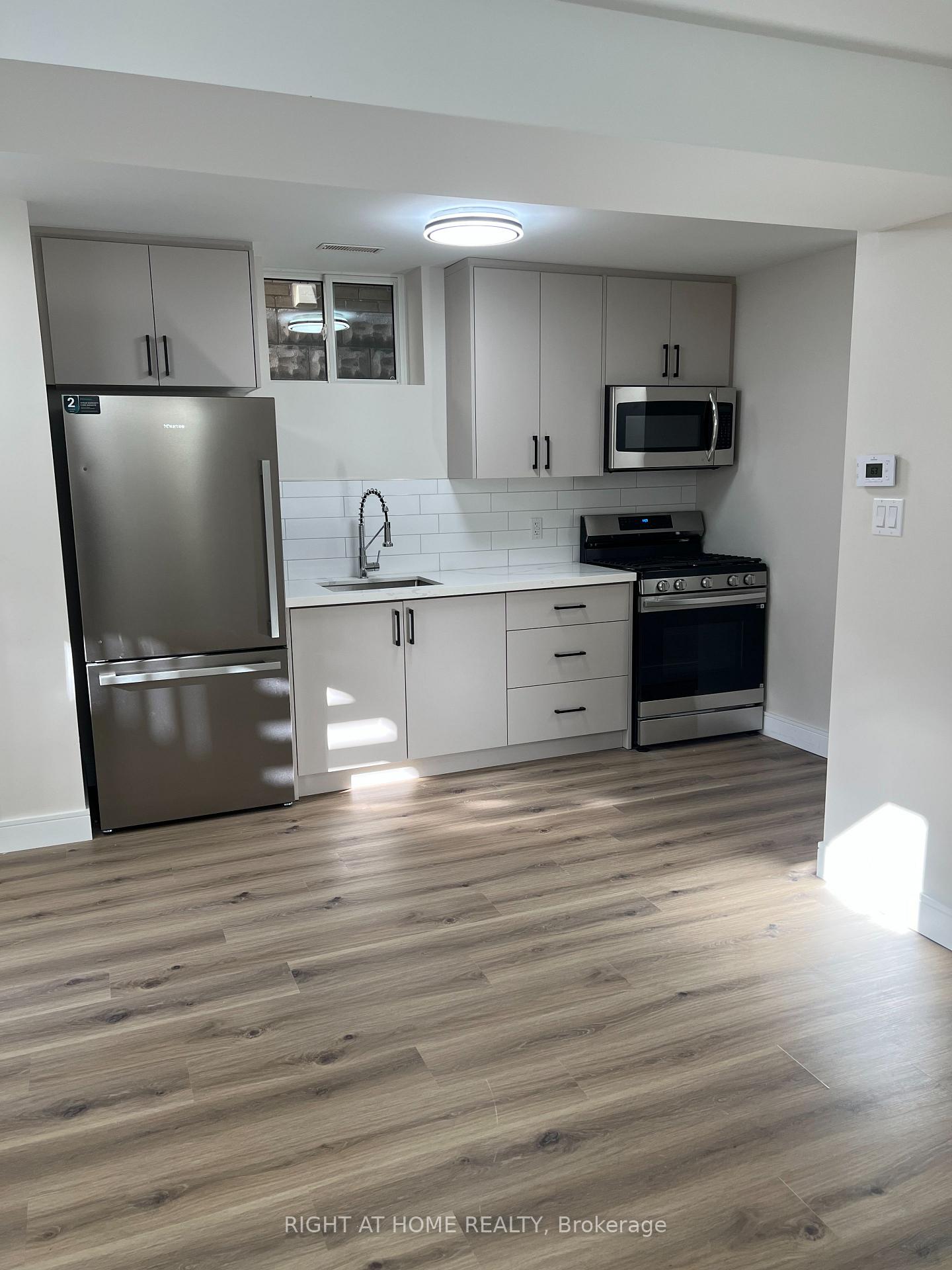 Photo 5 of Unit 4, 32 Cadorna Avenue, Toronto, Danforth Village-East York — HOMEH
