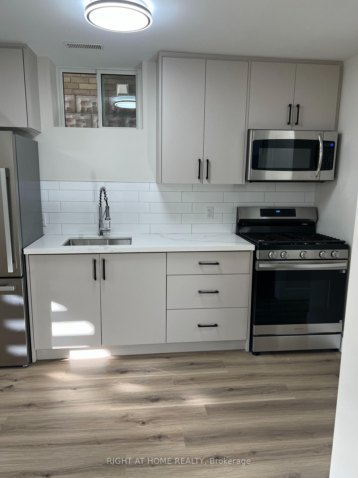 Photo 7 of Unit 4, 32 Cadorna Avenue, Toronto, Danforth Village-East York — HOMEH
