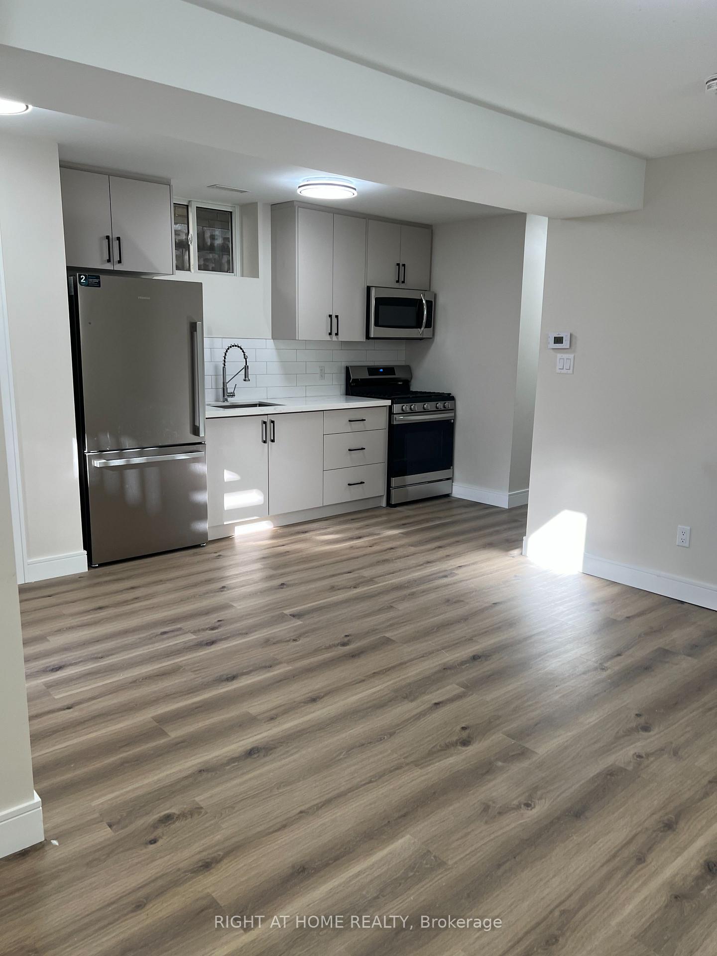 Photo 9 of Unit 4, 32 Cadorna Avenue, Toronto, Danforth Village-East York — HOMEH