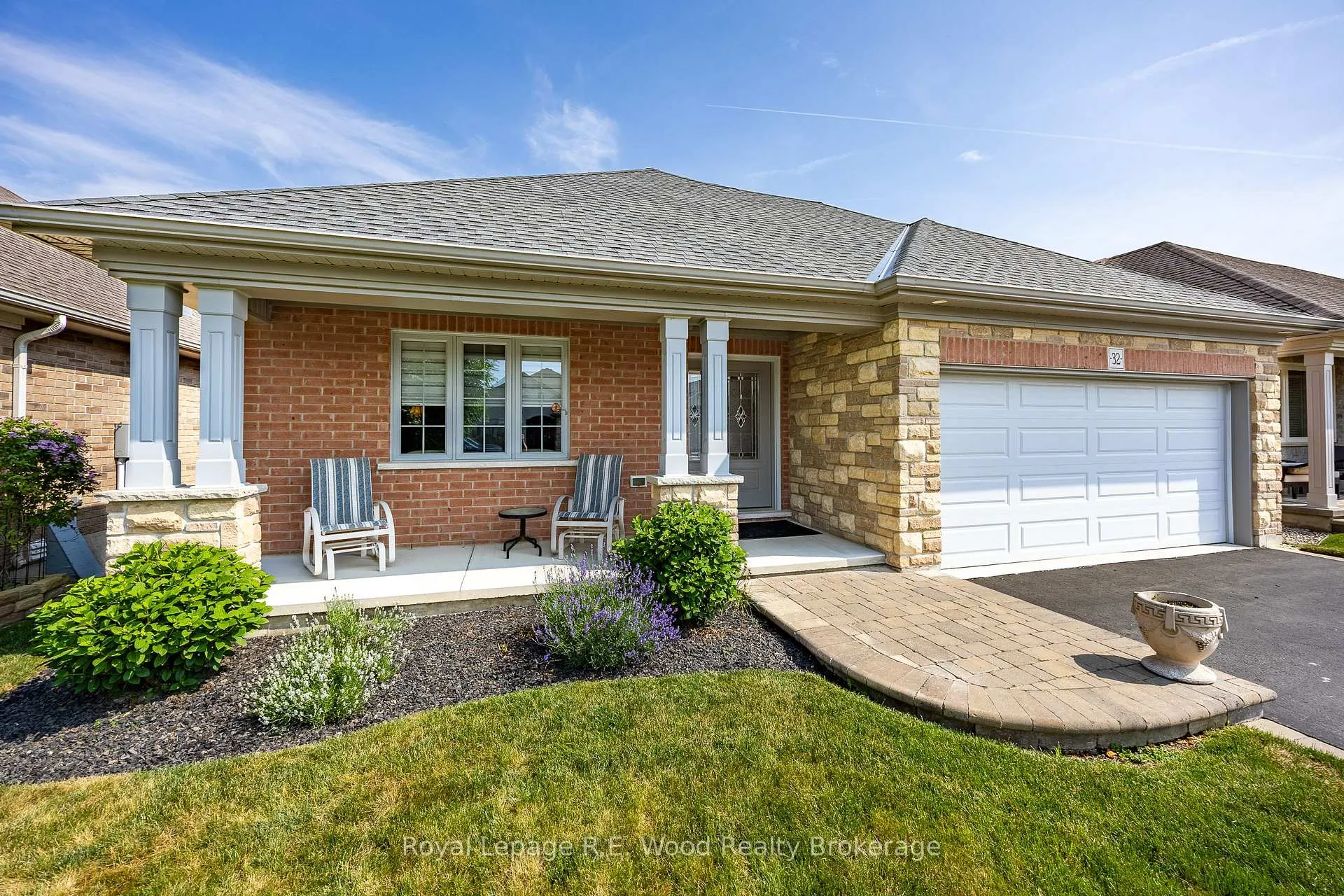 Photo 3 of 32 Esseltine Drive, Tillsonburg — HOMEH