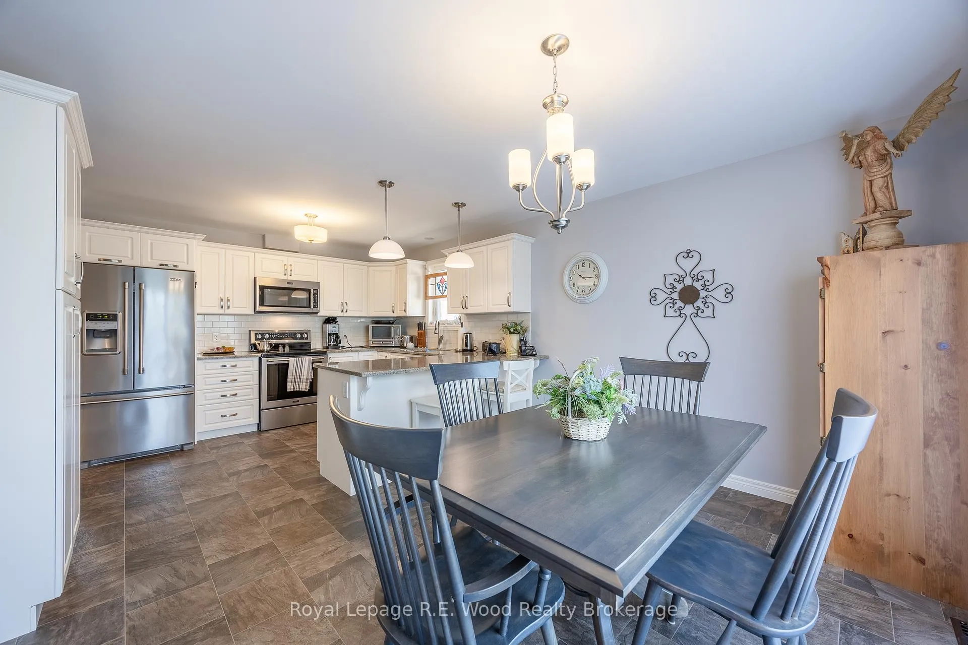 Photo 17 of 32 Esseltine Drive, Tillsonburg — HOMEH