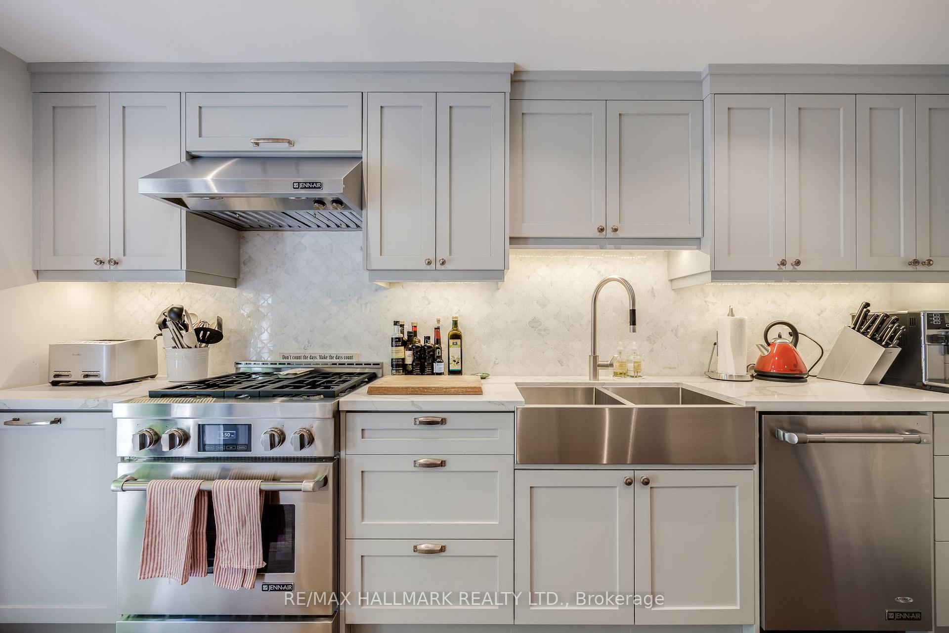 Photo 9 of 27 Bishop Street, Toronto, The Annex — HOMEH