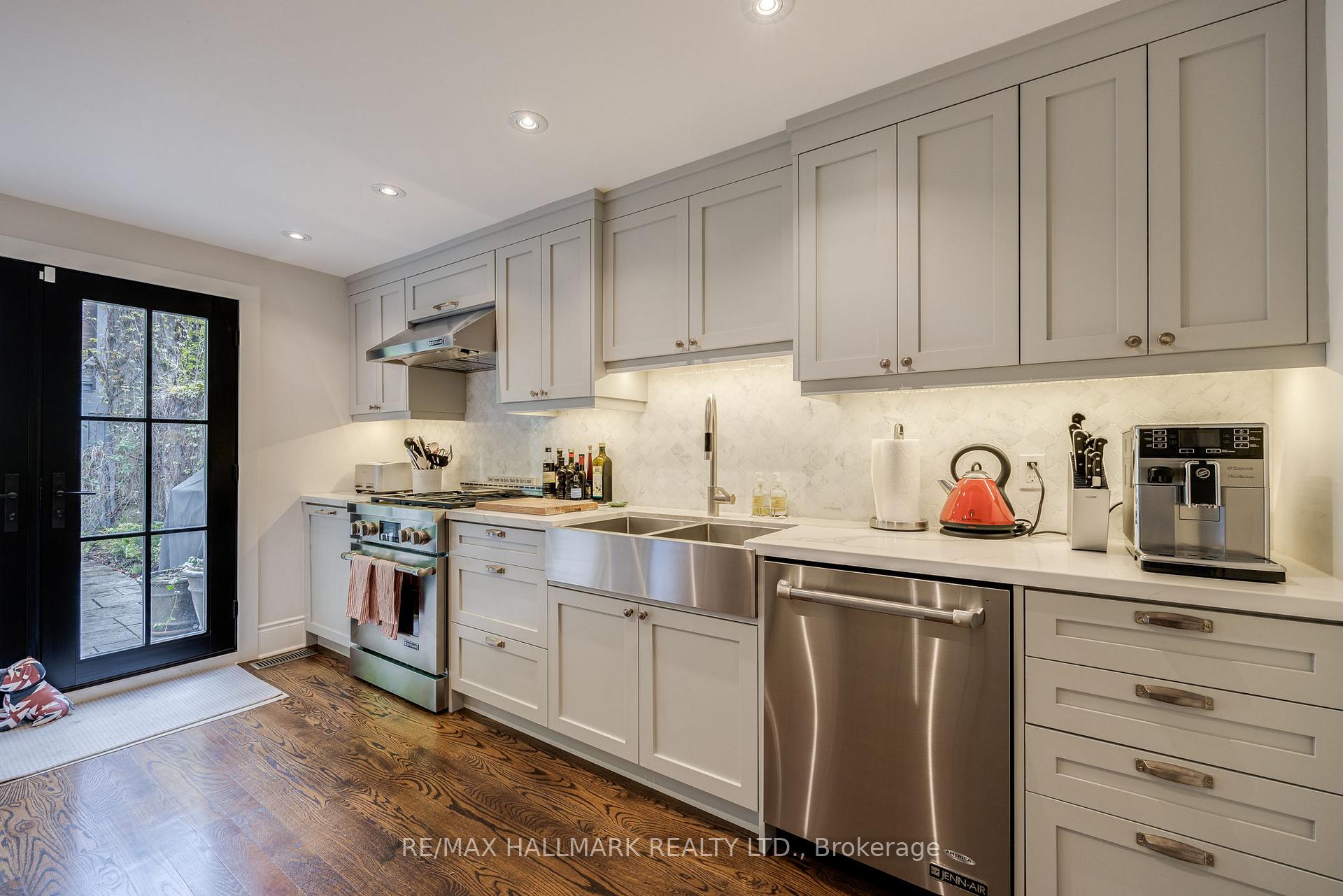 Photo 10 of 27 Bishop Street, Toronto, The Annex — HOMEH