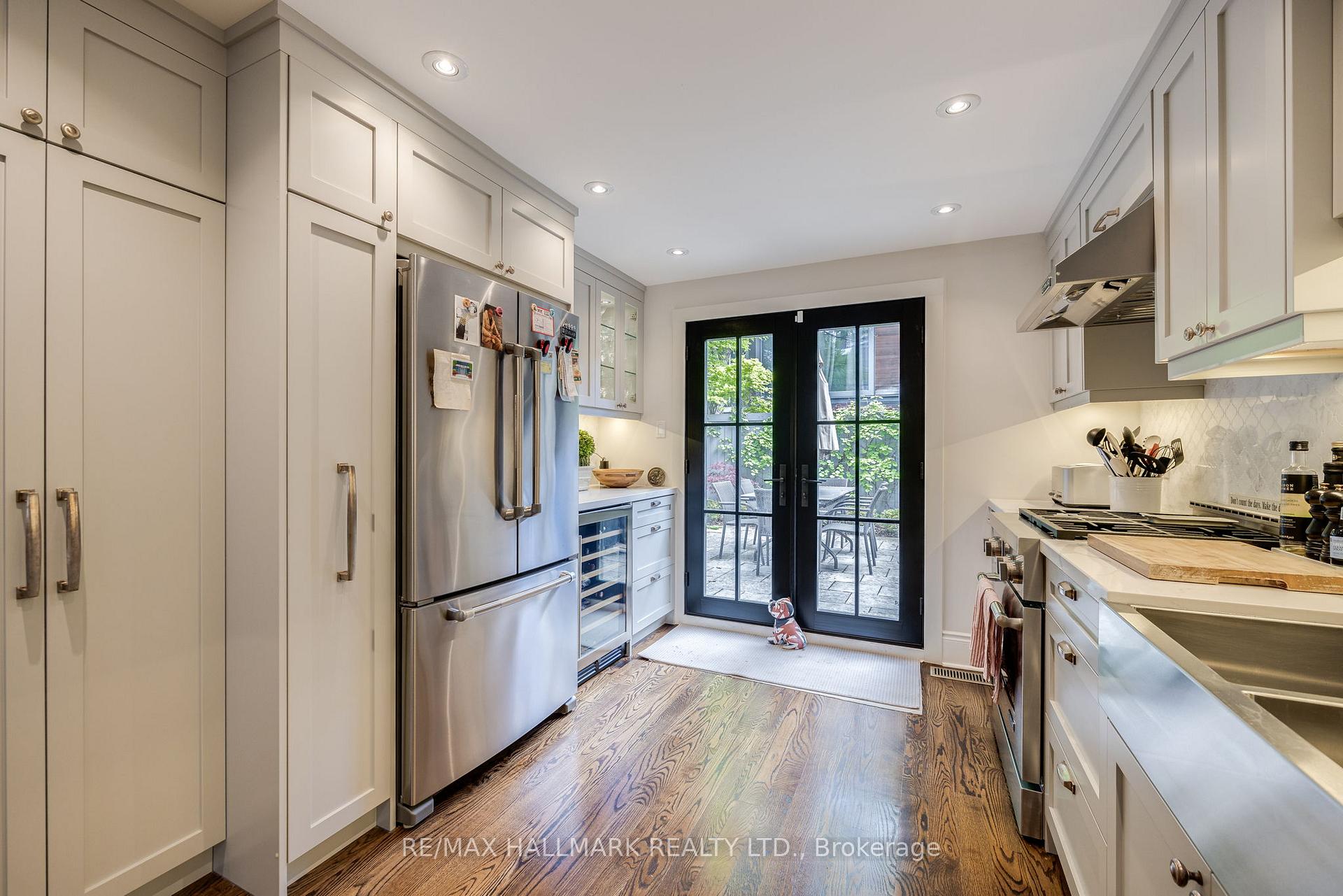 Photo 11 of 27 Bishop Street, Toronto, The Annex — HOMEH