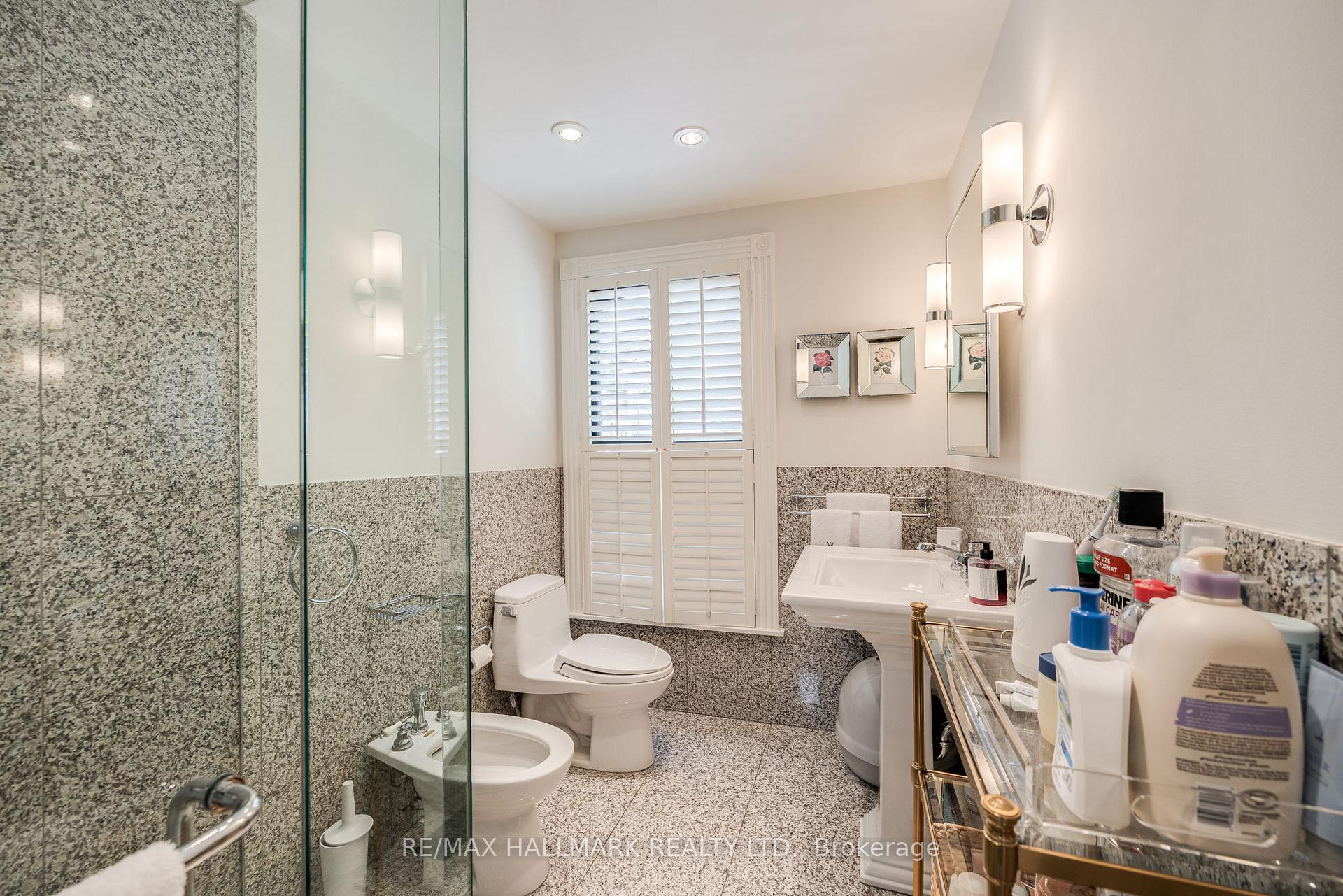 Photo 17 of 27 Bishop Street, Toronto, The Annex — HOMEH