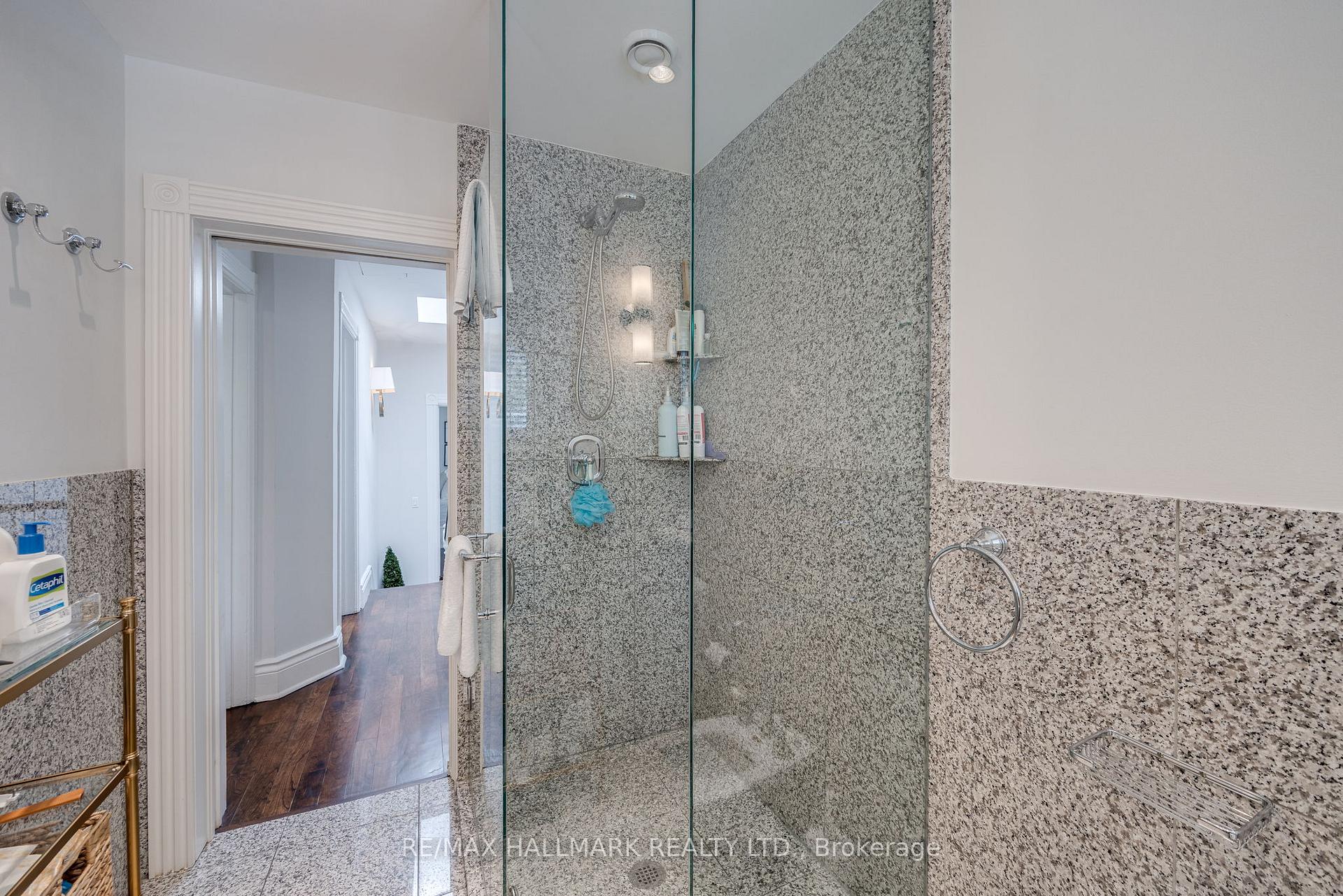 Photo 18 of 27 Bishop Street, Toronto, The Annex — HOMEH