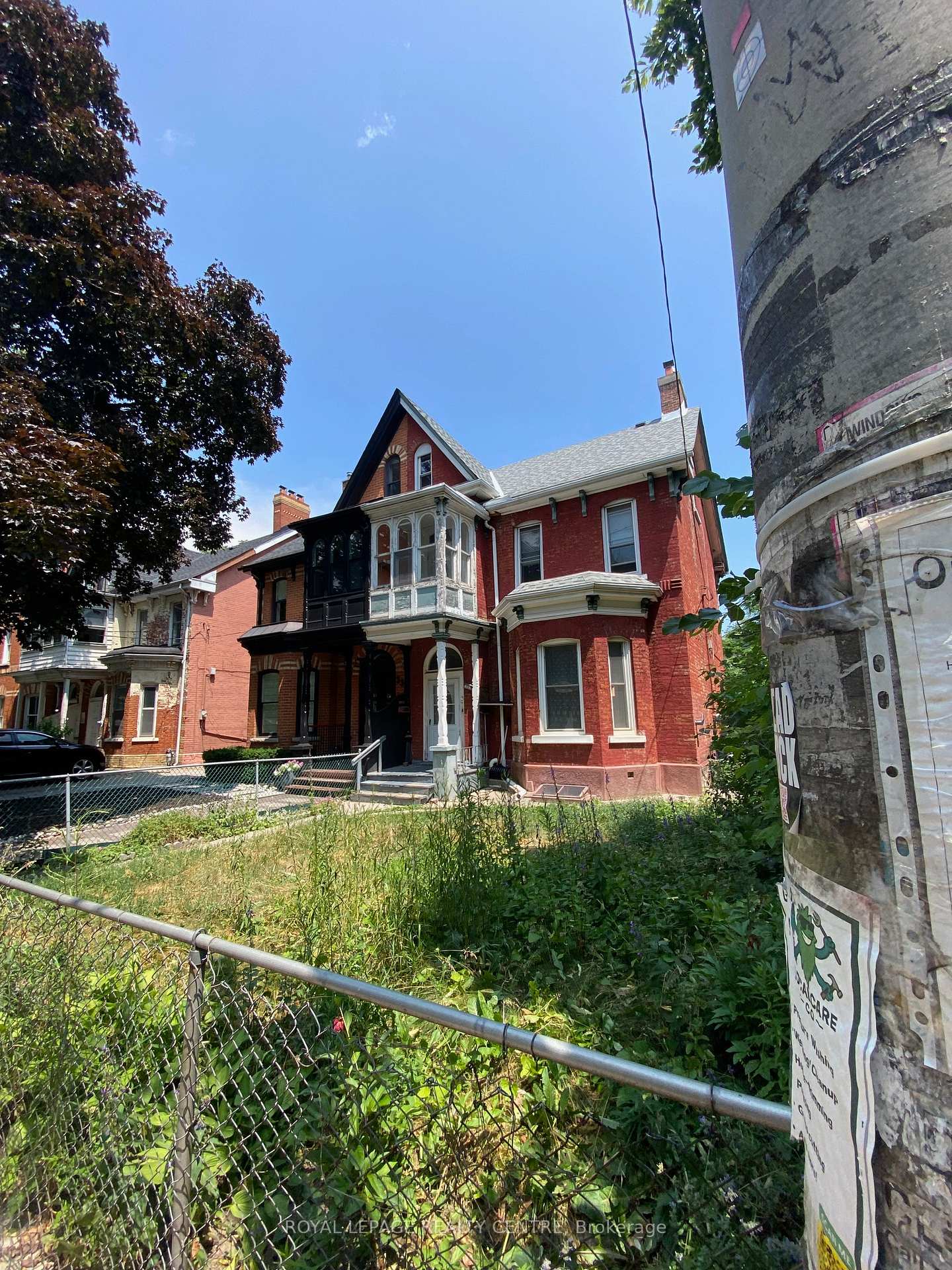 Photo 2 of 31 Beaconsfield Avenue, Toronto, Little Portugal — HOMEH