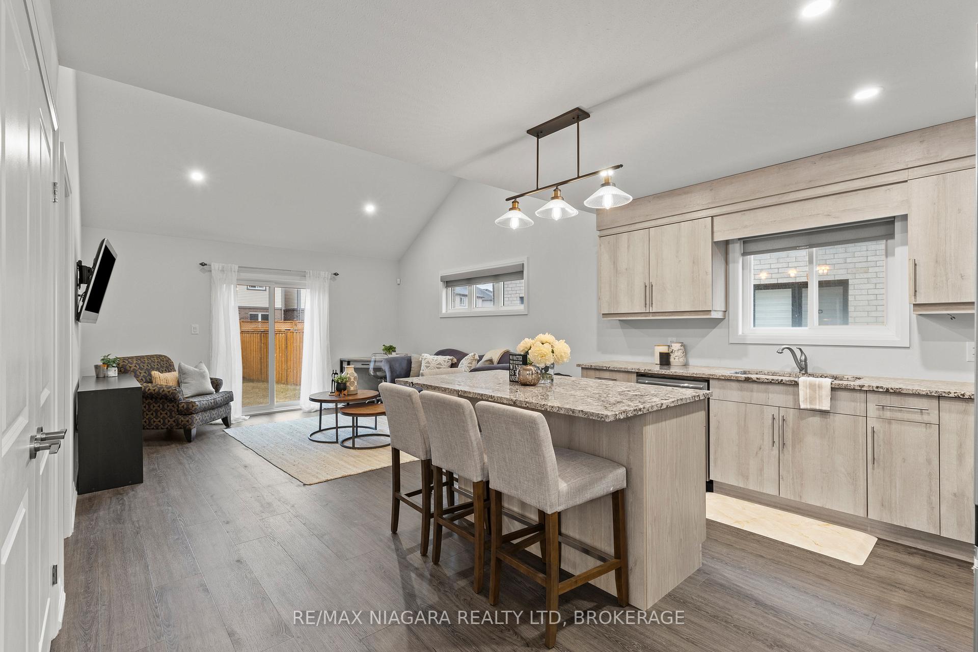 Photo 11 of 52 Bur Oak Drive, Thorold, Confederation Heights — HOMEH
