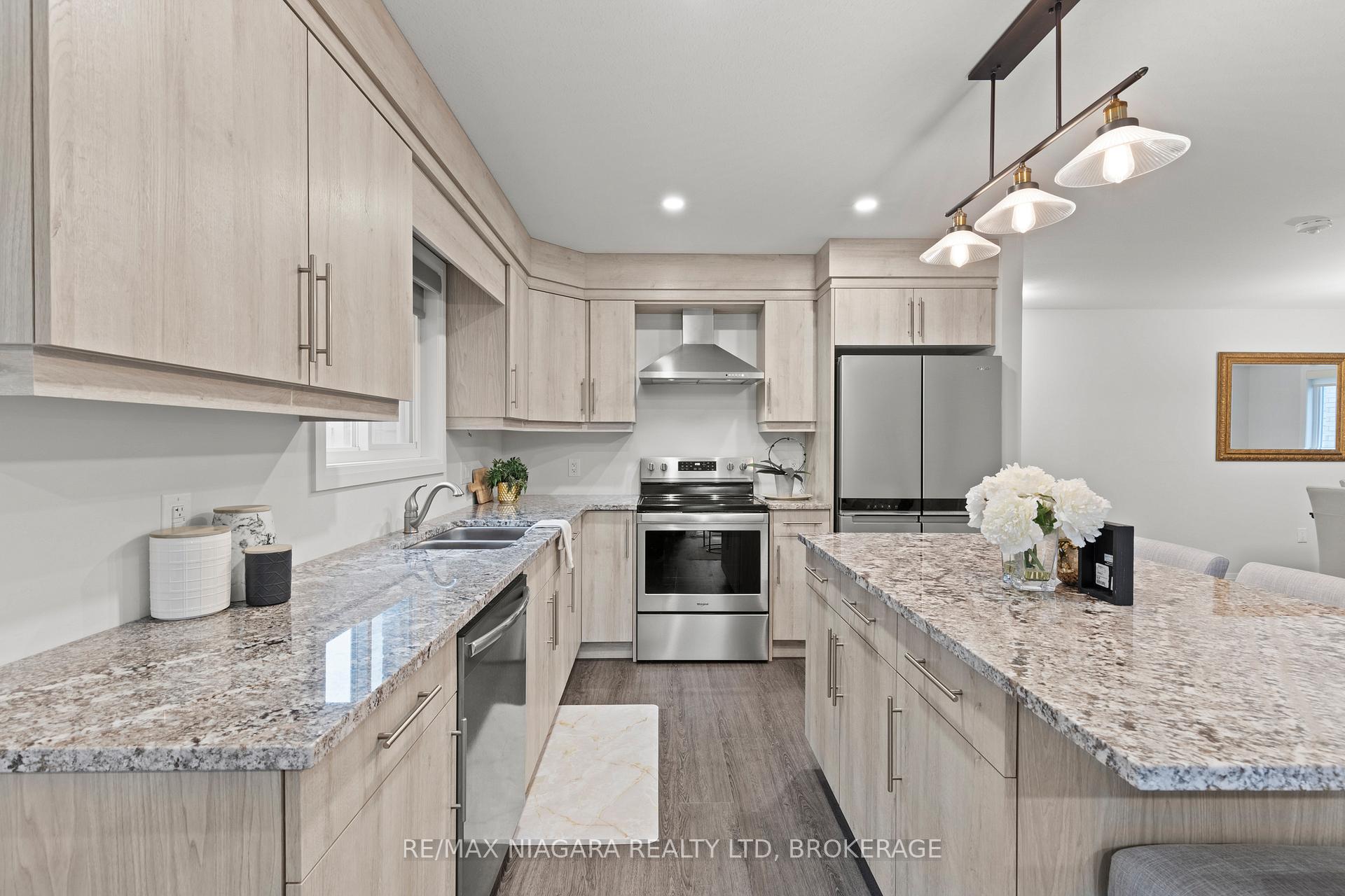 Photo 13 of 52 Bur Oak Drive, Thorold, Confederation Heights — HOMEH