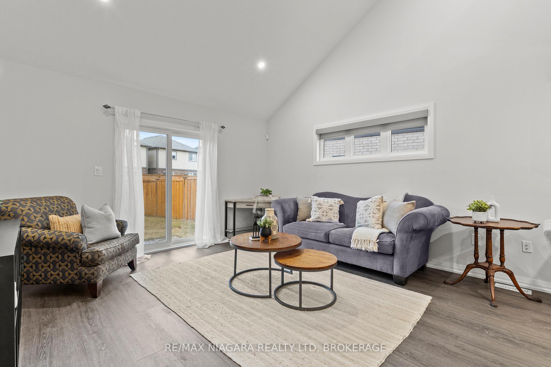 Photo 15 of 52 Bur Oak Drive, Thorold, Confederation Heights — HOMEH