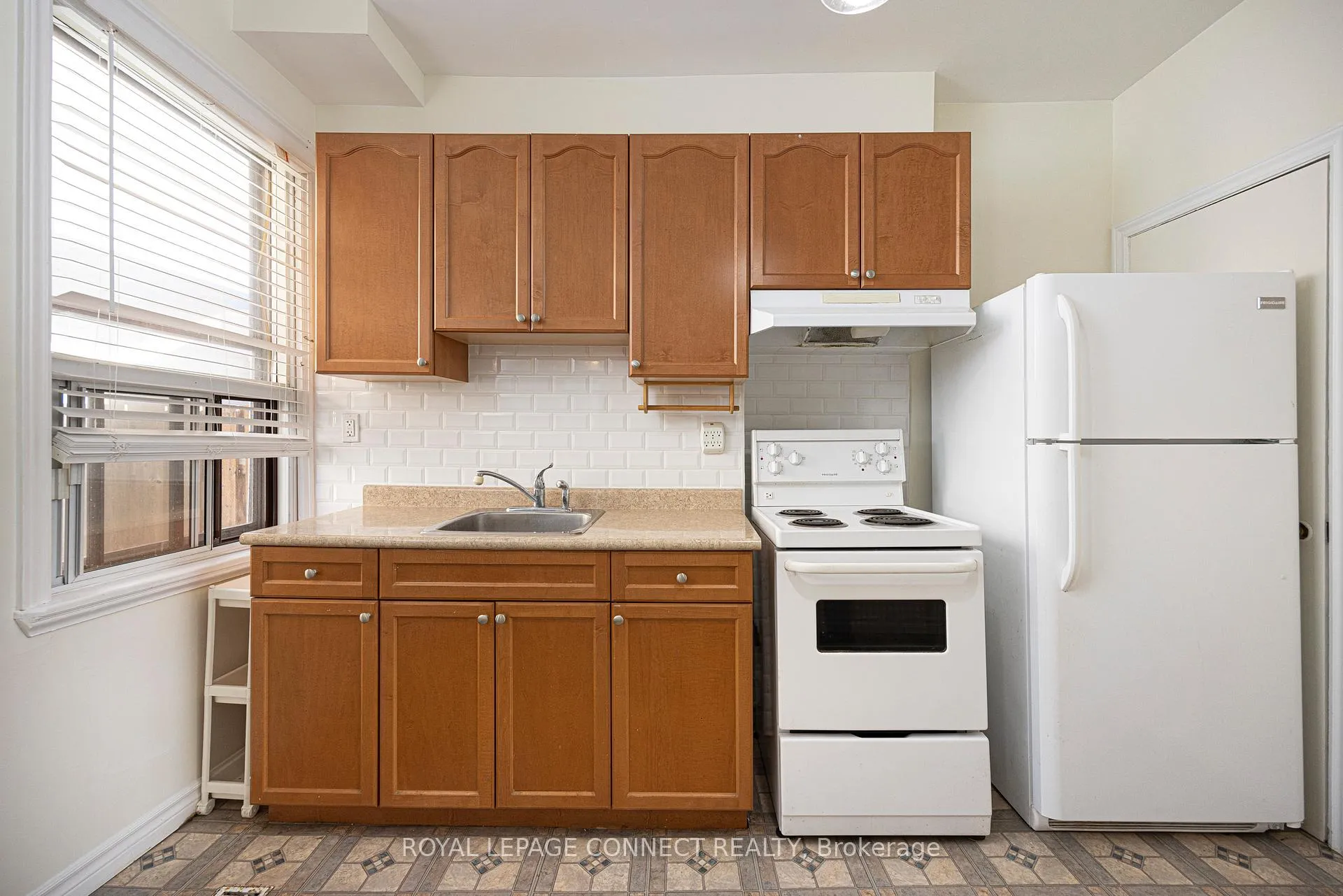 Photo 11 of Unit Main, 784 Adelaide Street W, Toronto, Niagara — HOMEH