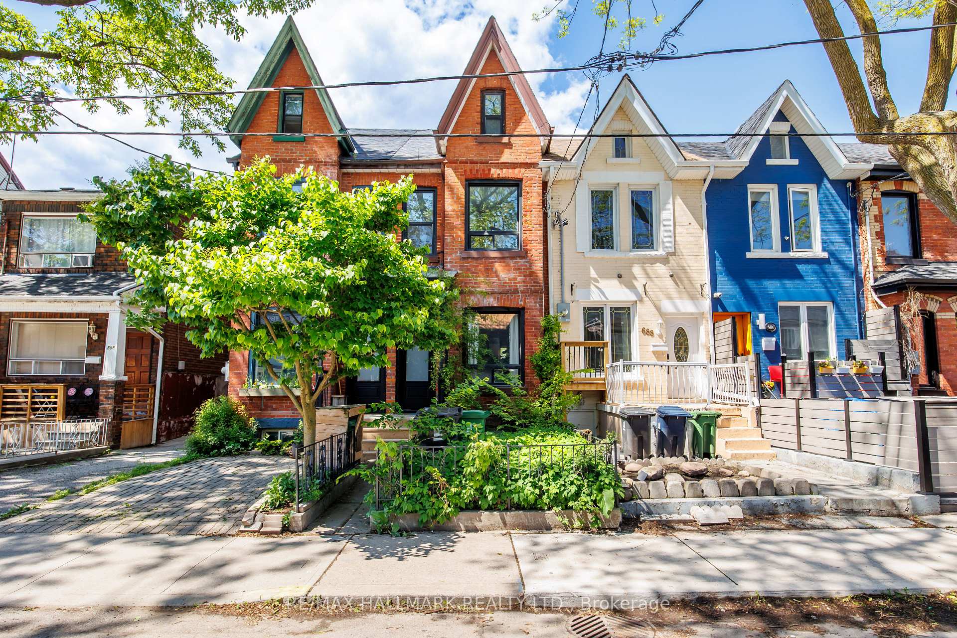 Front of 690 Adelaide Street W