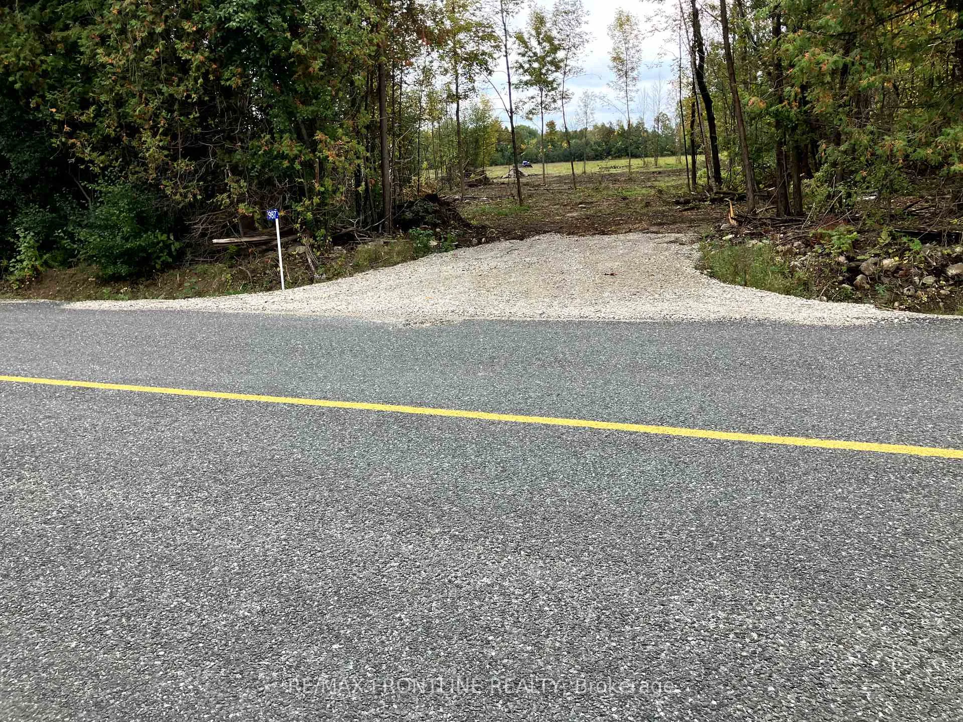 Front of 987 Bathurst 7th Concession
