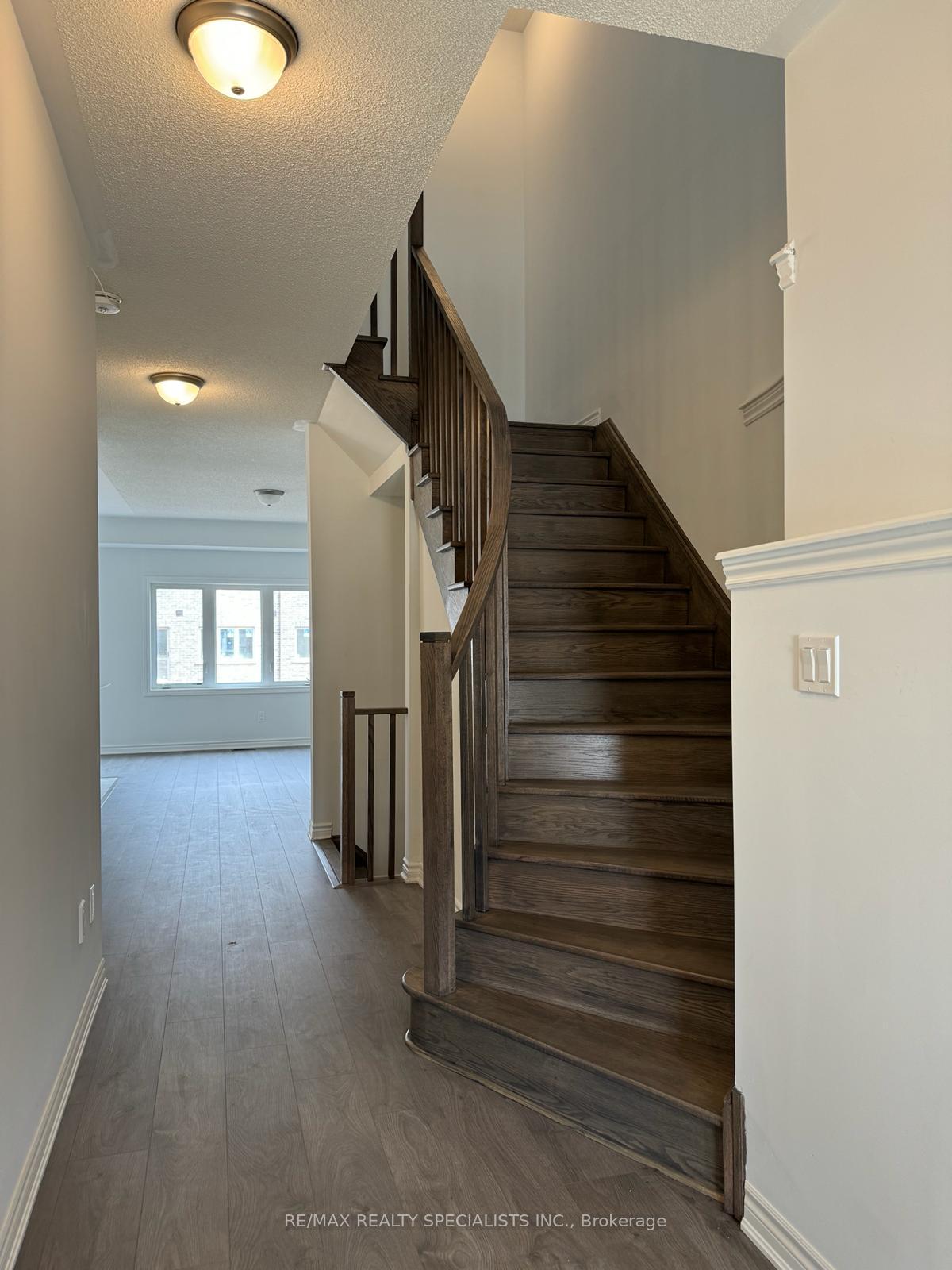 Photo 3 of 132 Sapphire Way, Thorold, Rolling Meadows — HOMEH