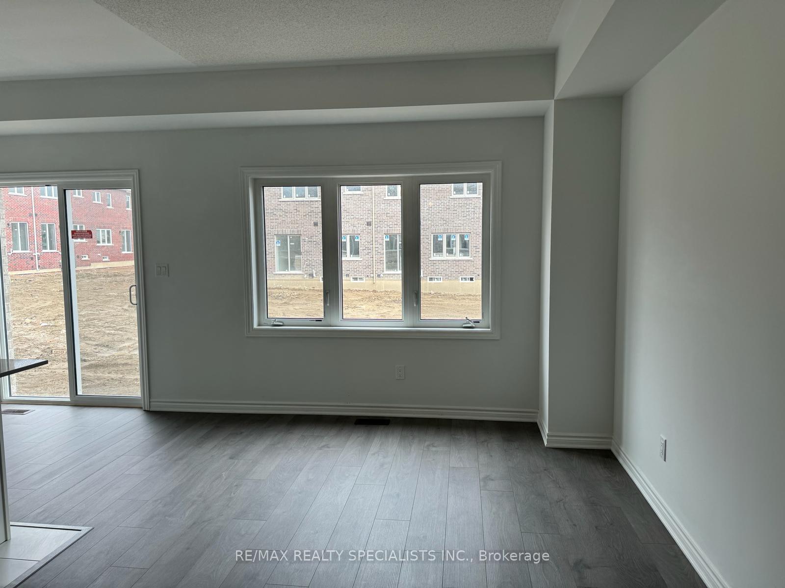 Photo 5 of 132 Sapphire Way, Thorold, Rolling Meadows — HOMEH
