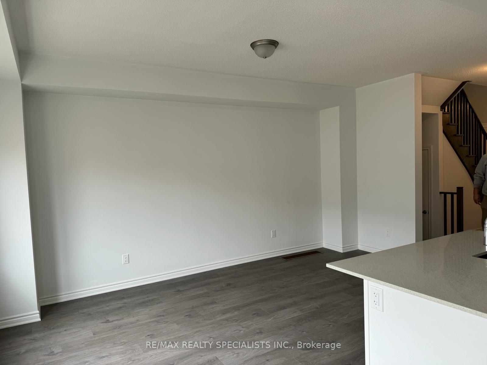 Photo 10 of 132 Sapphire Way, Thorold, Rolling Meadows — HOMEH