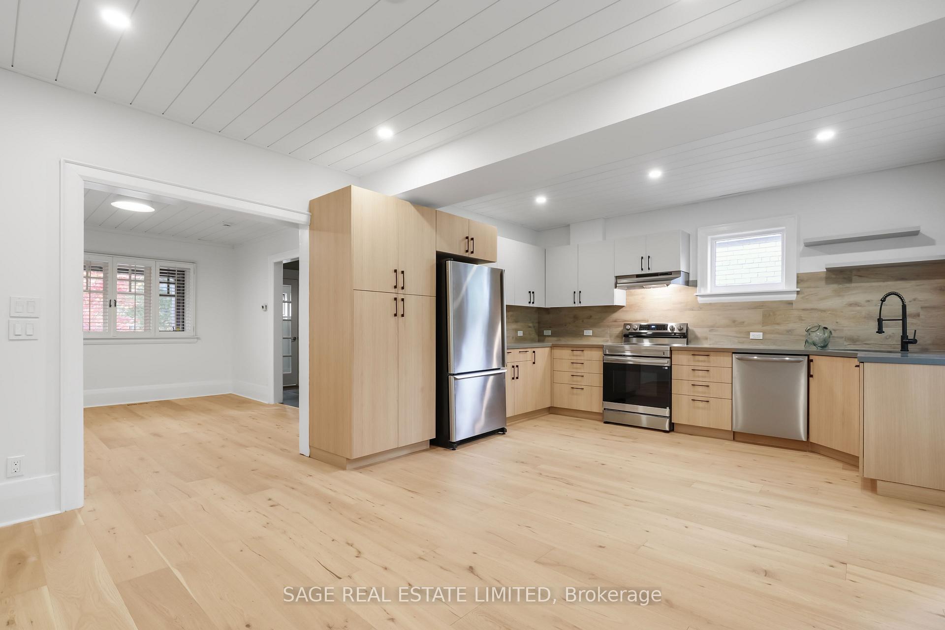 Photo 12 of 25 Birdsall Avenue, Toronto, Yonge-Eglinton — HOMEH