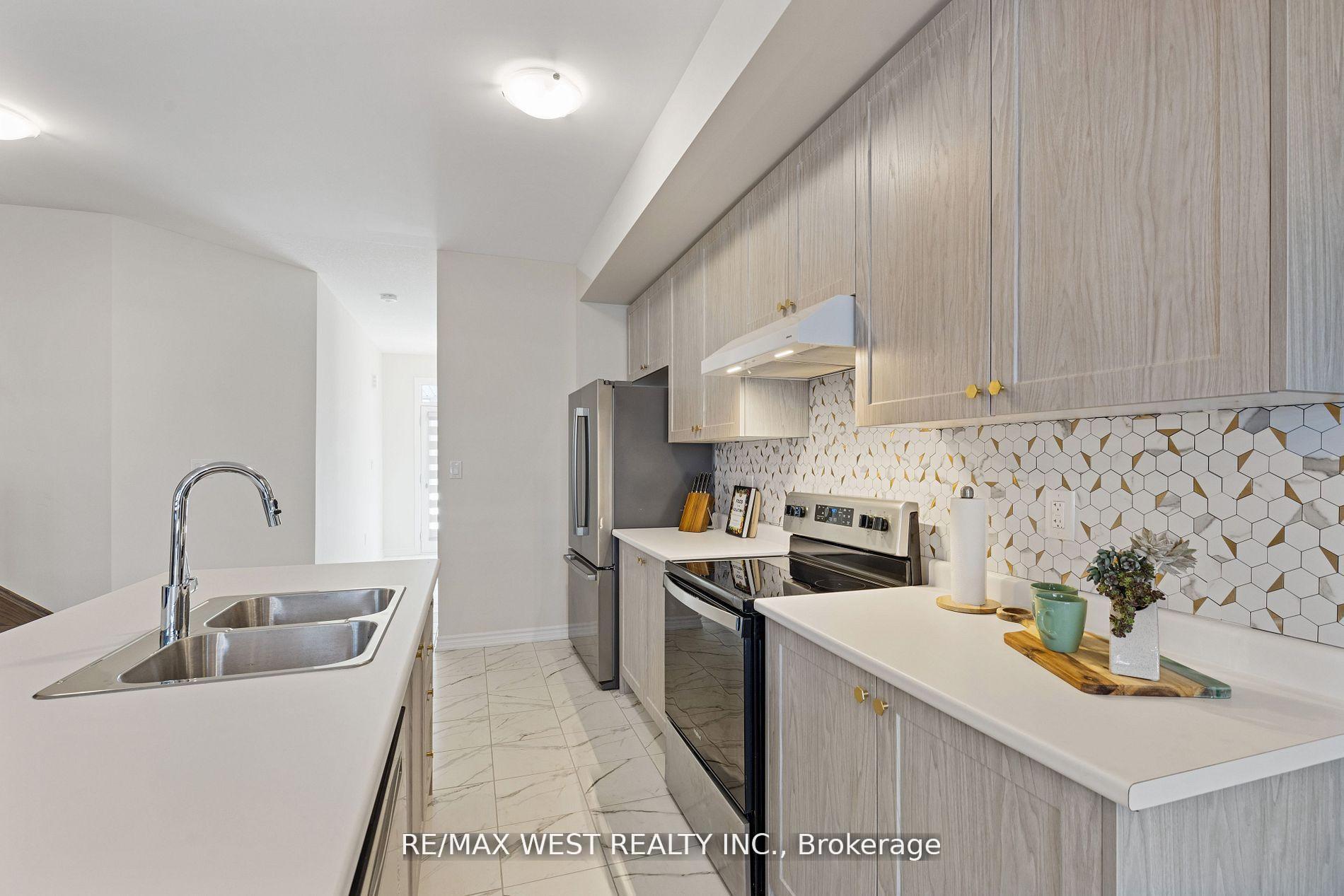 Photo 8 of 399 Barker Parkway, Thorold, Rolling Meadows — HOMEH