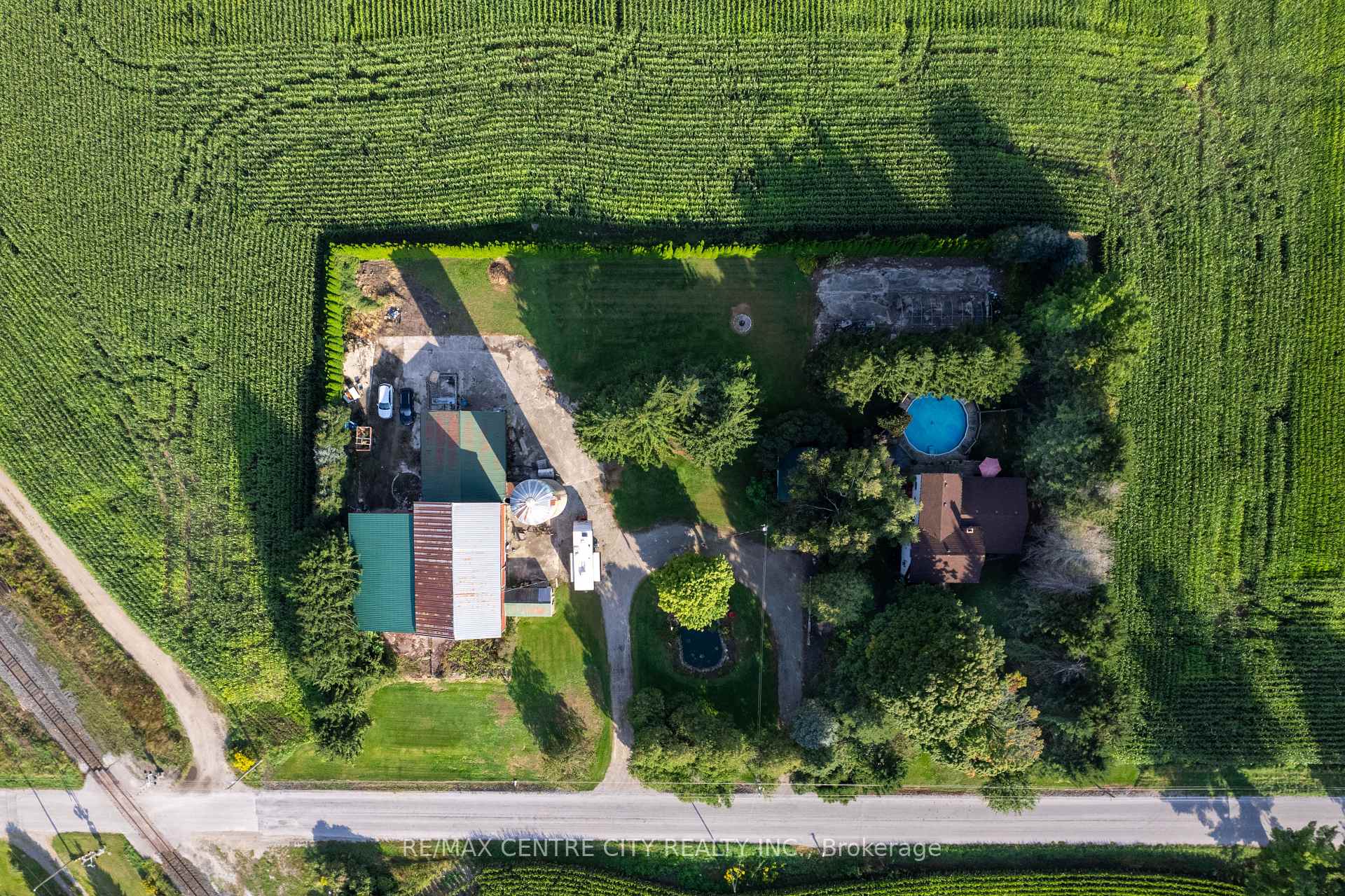 Photo 2 of 8874 Inadale Drive, Strathroy-Caradoc, Rural Strathroy-Caradoc — HOMEH