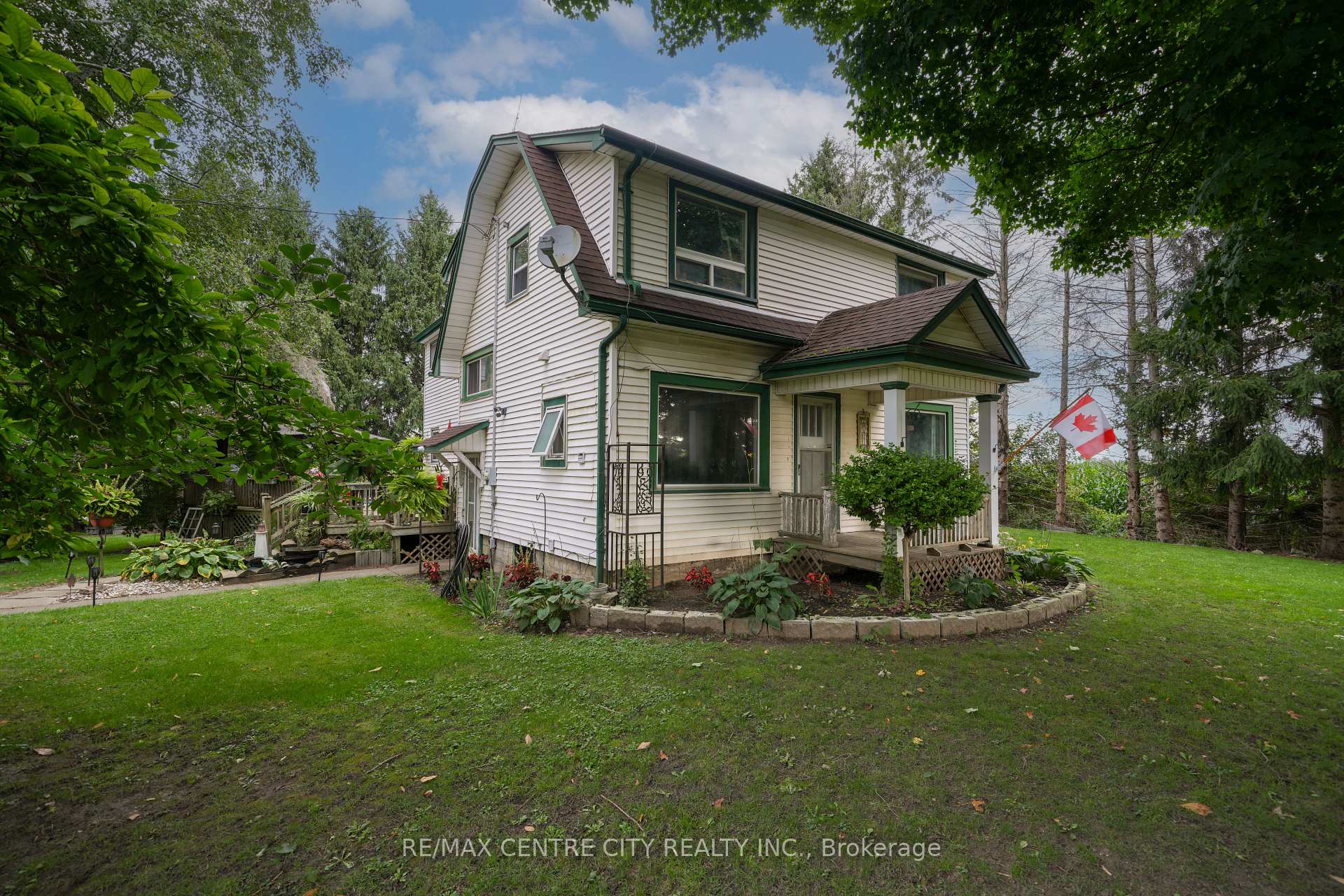 Photo 3 of 8874 Inadale Drive, Strathroy-Caradoc, Rural Strathroy-Caradoc — HOMEH