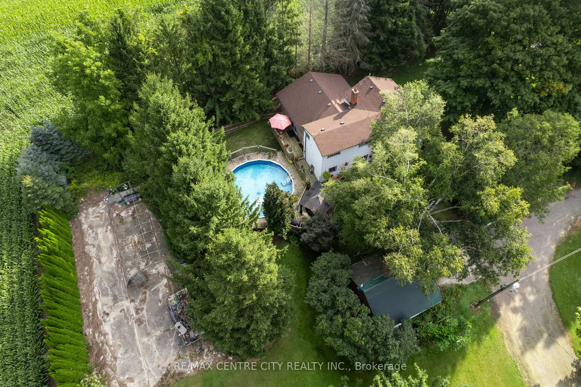 Photo 4 of 8874 Inadale Drive, Strathroy-Caradoc, Rural Strathroy-Caradoc — HOMEH