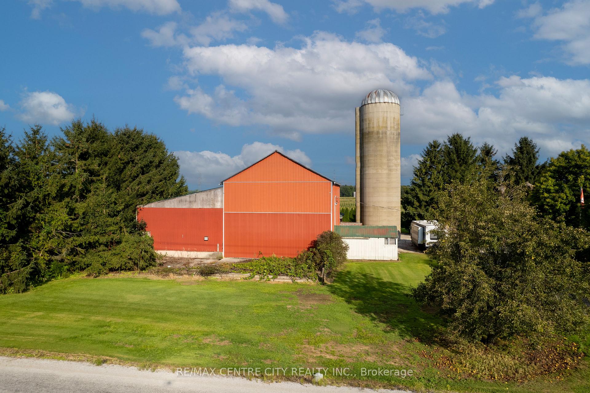 Photo 8 of 8874 Inadale Drive, Strathroy-Caradoc, Rural Strathroy-Caradoc — HOMEH