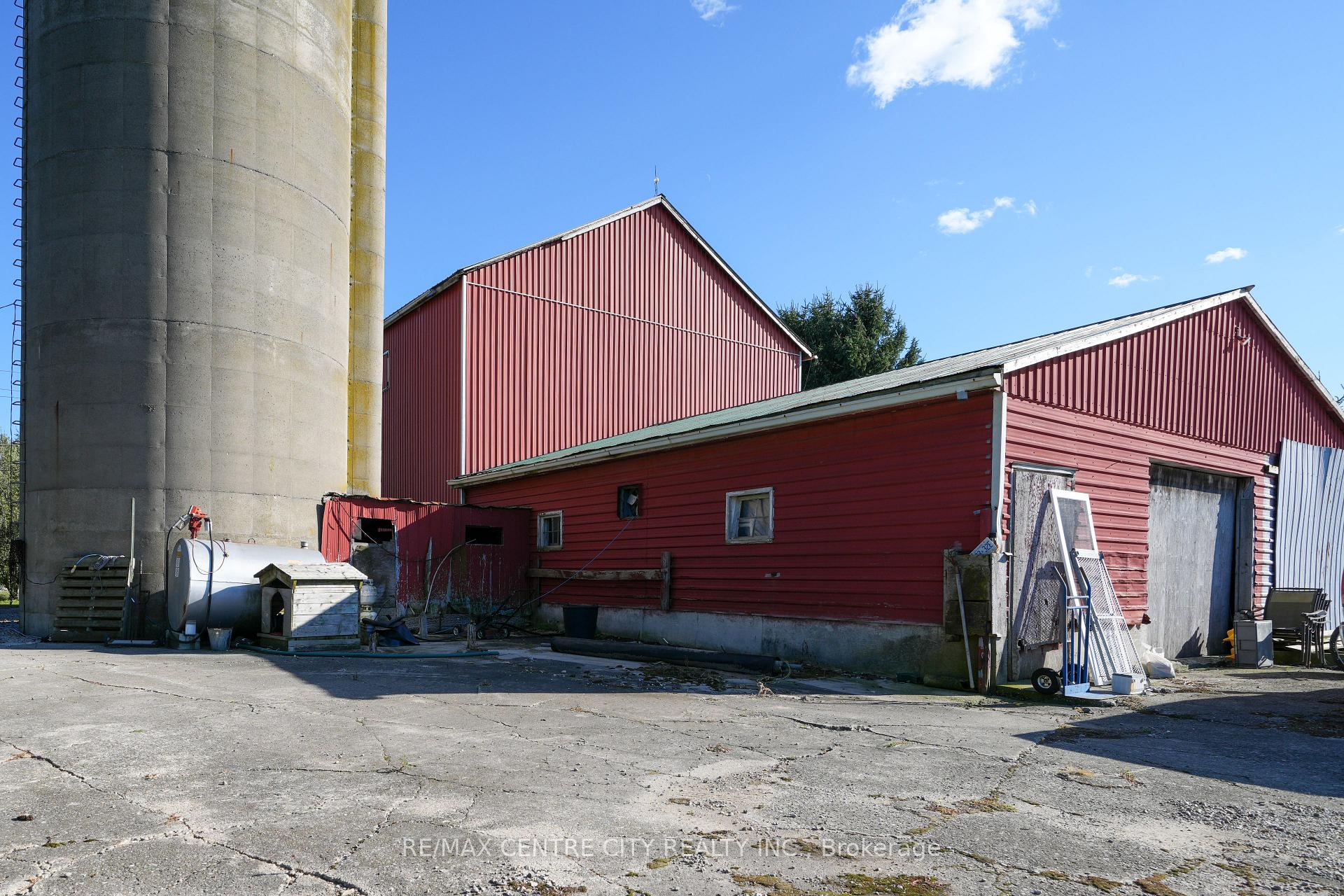 Photo 9 of 8874 Inadale Drive, Strathroy-Caradoc, Rural Strathroy-Caradoc — HOMEH