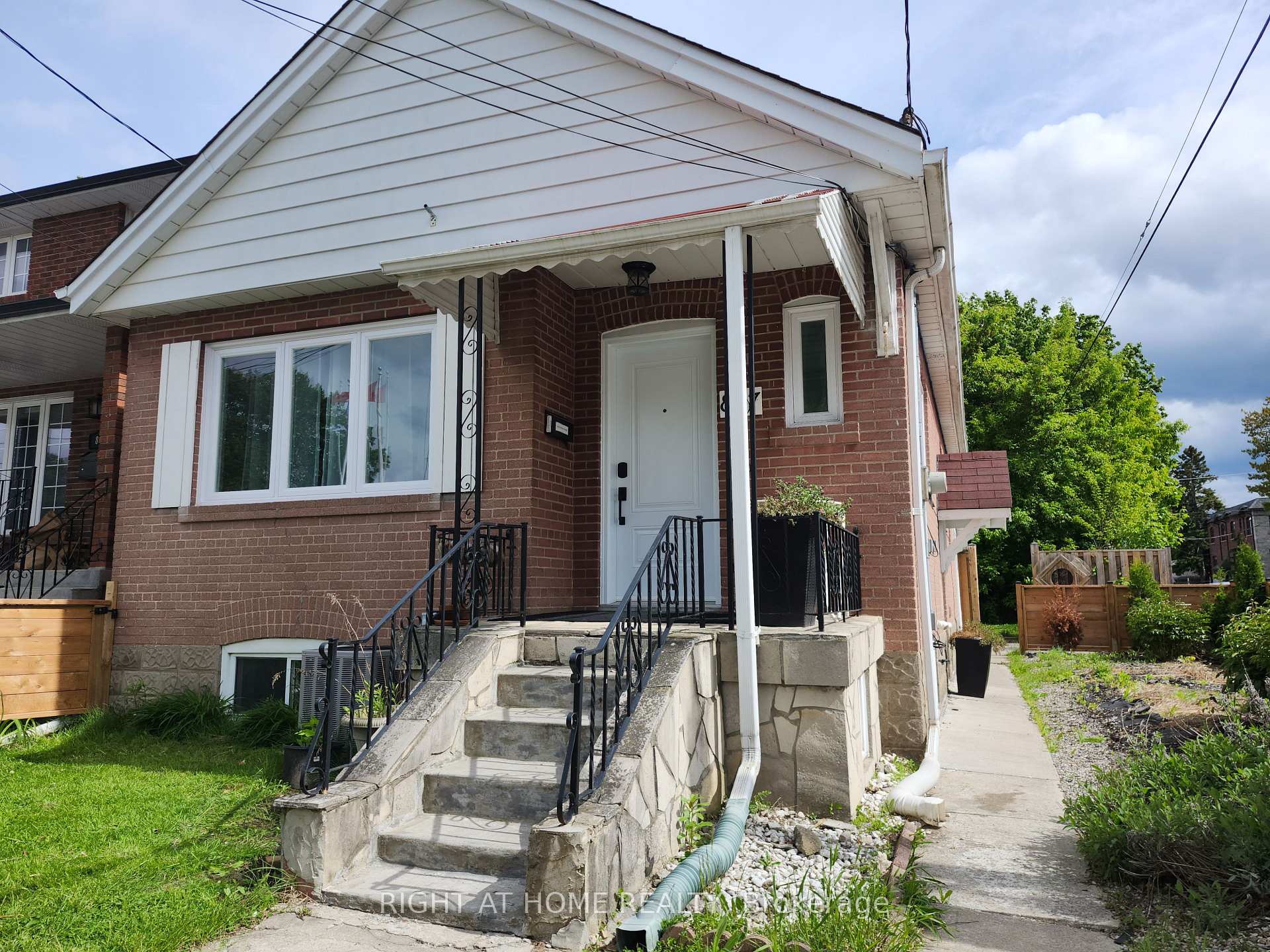 Photo 1 of 887 Cosburn Avenue, Toronto, Woodbine-Lumsden — HOMEH