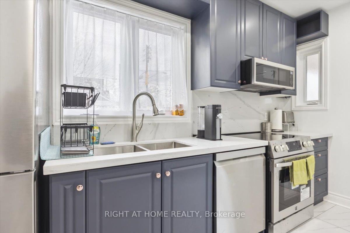 Photo 2 of 887 Cosburn Avenue, Toronto, Woodbine-Lumsden — HOMEH