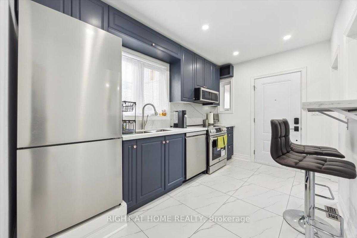 Photo 3 of 887 Cosburn Avenue, Toronto, Woodbine-Lumsden — HOMEH