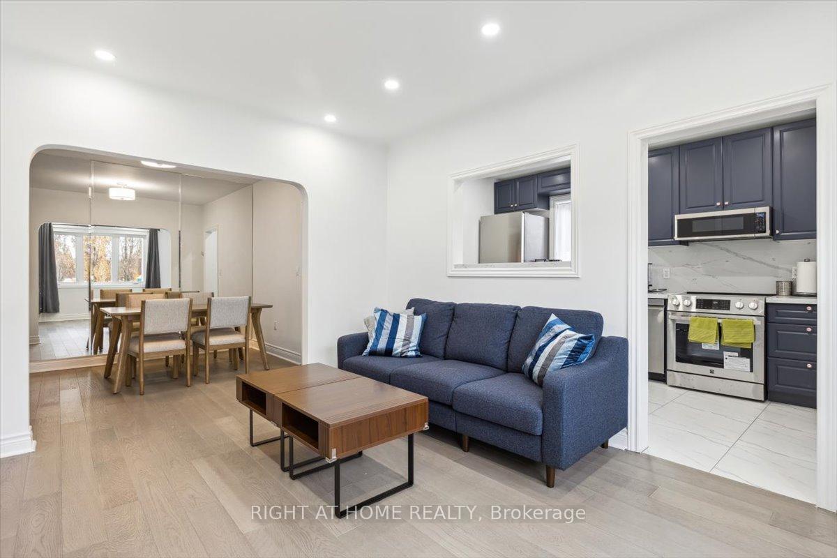Photo 5 of 887 Cosburn Avenue, Toronto, Woodbine-Lumsden — HOMEH