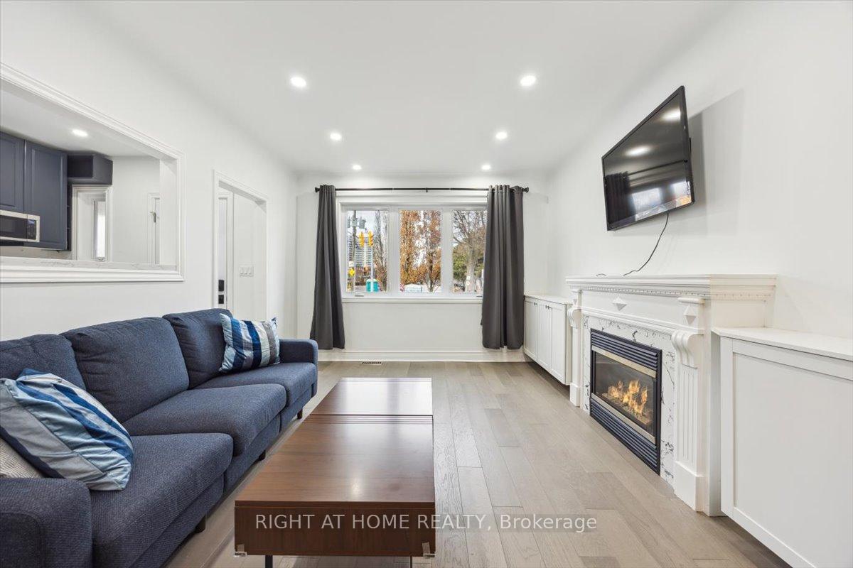 Photo 7 of 887 Cosburn Avenue, Toronto, Woodbine-Lumsden — HOMEH