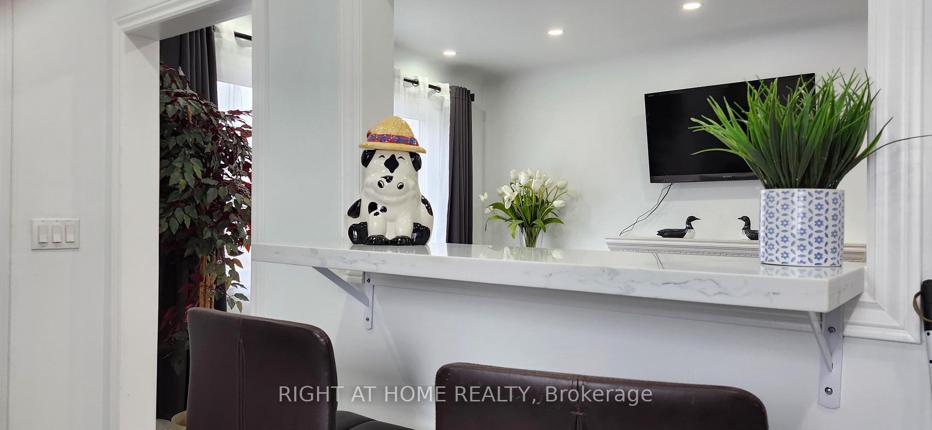 Photo 10 of 887 Cosburn Avenue, Toronto, Woodbine-Lumsden — HOMEH