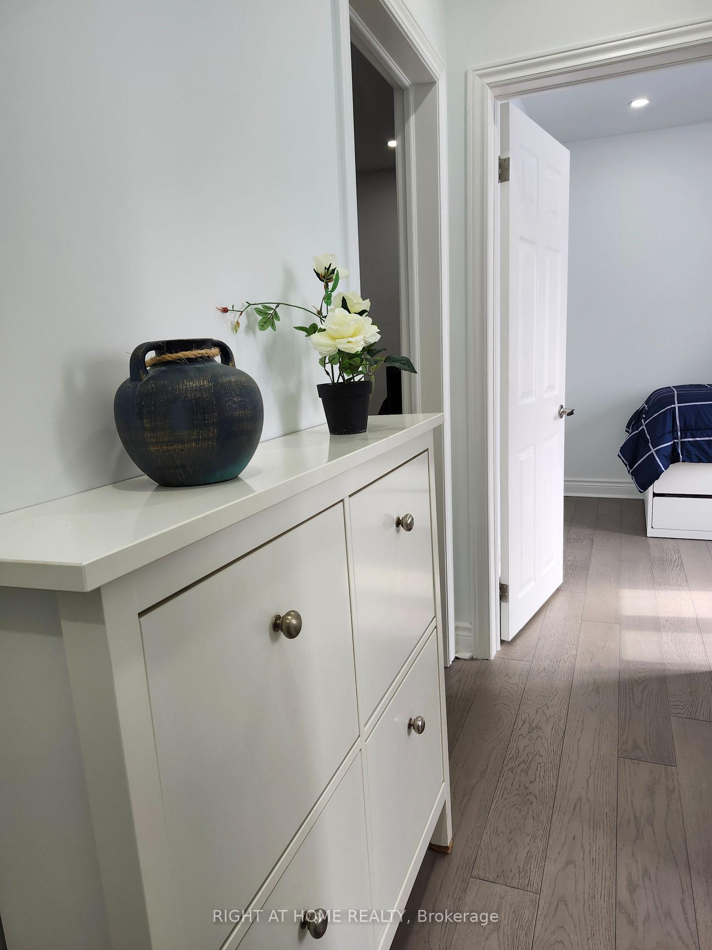 Photo 11 of 887 Cosburn Avenue, Toronto, Woodbine-Lumsden — HOMEH