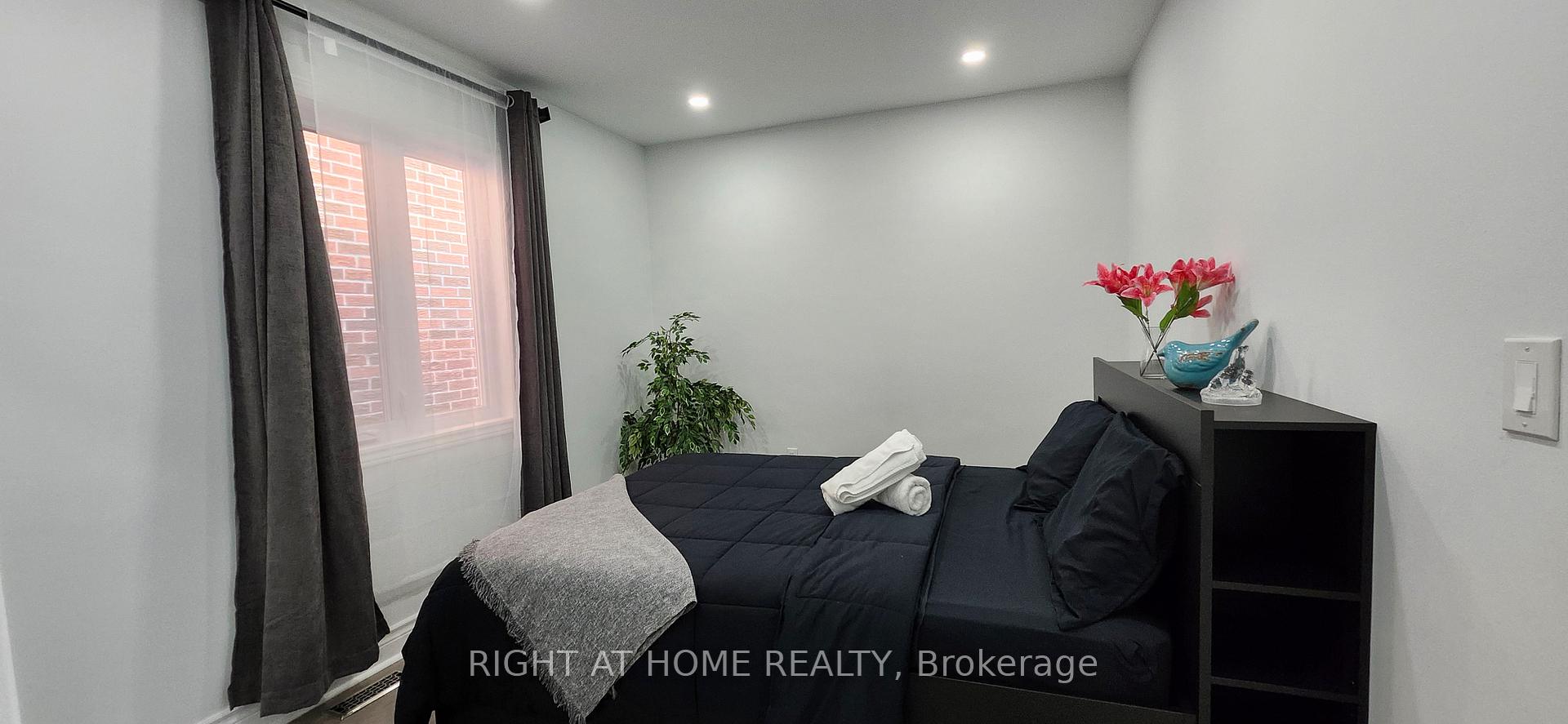 Photo 13 of 887 Cosburn Avenue, Toronto, Woodbine-Lumsden — HOMEH