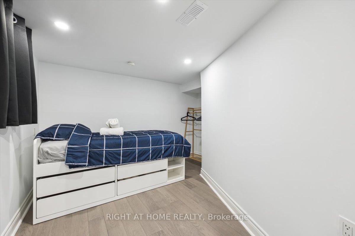 Photo 16 of 887 Cosburn Avenue, Toronto, Woodbine-Lumsden — HOMEH
