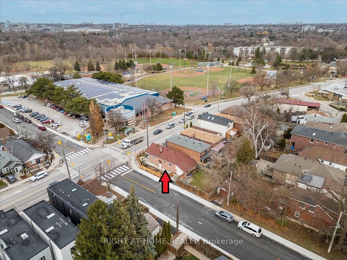 Photo 22 of 887 Cosburn Avenue, Toronto, Woodbine-Lumsden — HOMEH