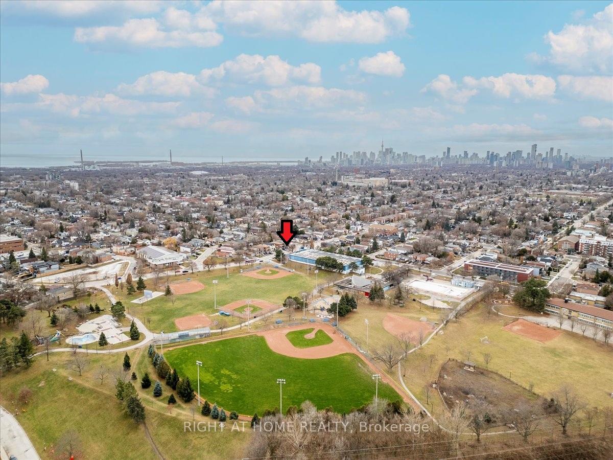 Photo 23 of 887 Cosburn Avenue, Toronto, Woodbine-Lumsden — HOMEH