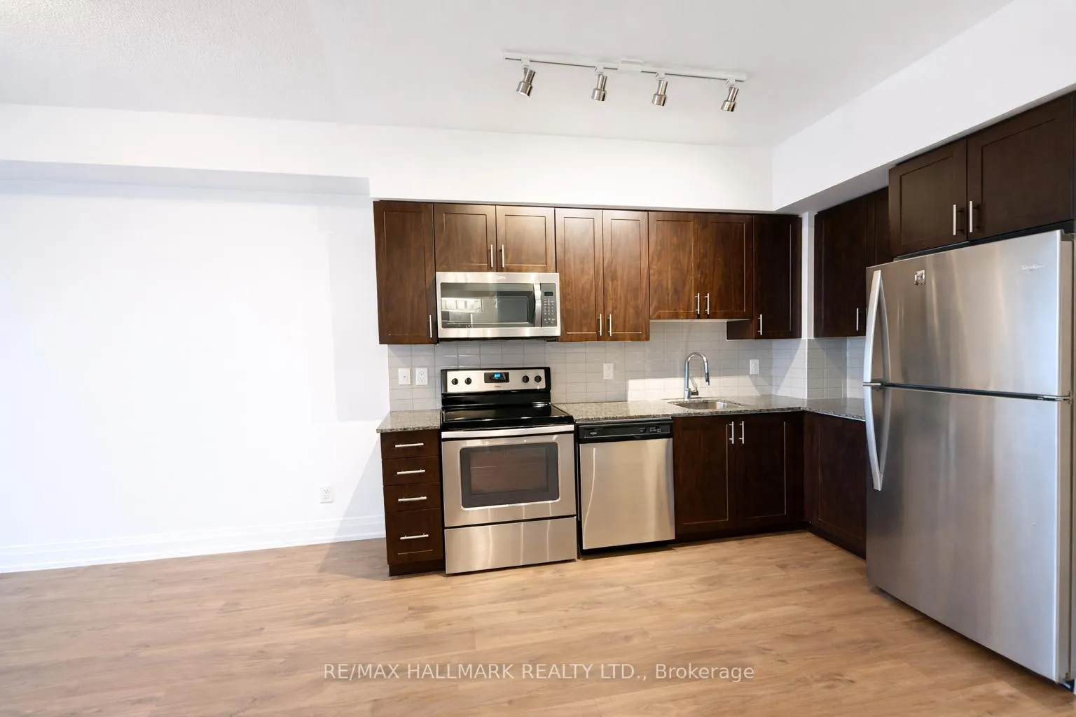 Photo 11 of Unit 1509, 3600 Highway 7, Vaughan, Vaughan Corporate Centre — HOMEH