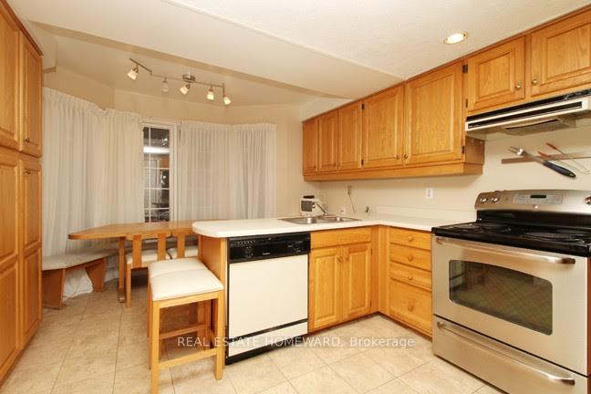Photo 4 of 54 Beech Avenue, Toronto, The Beaches — HOMEH