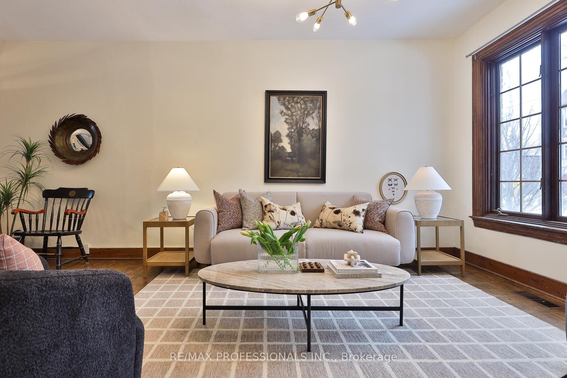 Photo 2 of 253 Howland Avenue, Toronto, The Annex — HOMEH