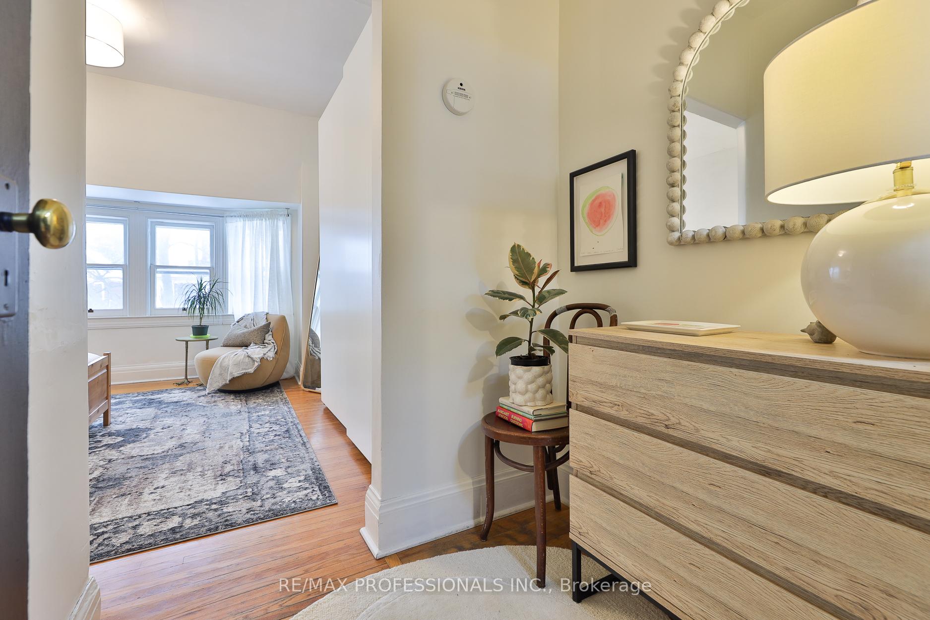 Photo 16 of 253 Howland Avenue, Toronto, The Annex — HOMEH