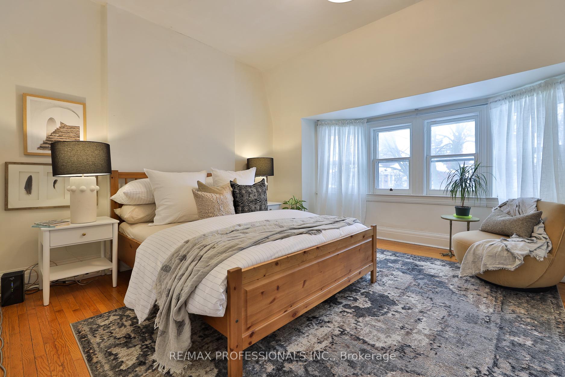 Photo 15 of 253 Howland Avenue, Toronto, The Annex — HOMEH