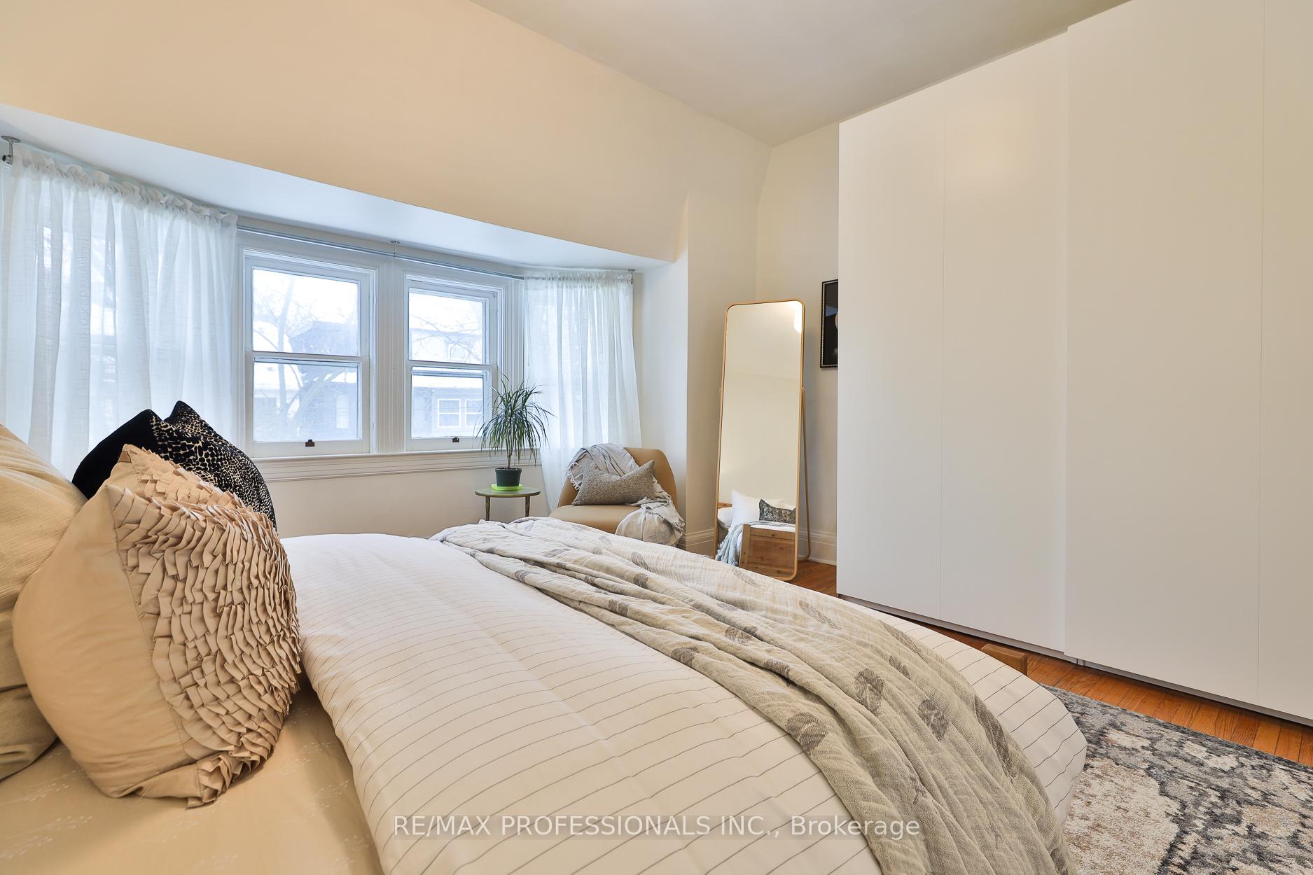 Photo 14 of 253 Howland Avenue, Toronto, The Annex — HOMEH