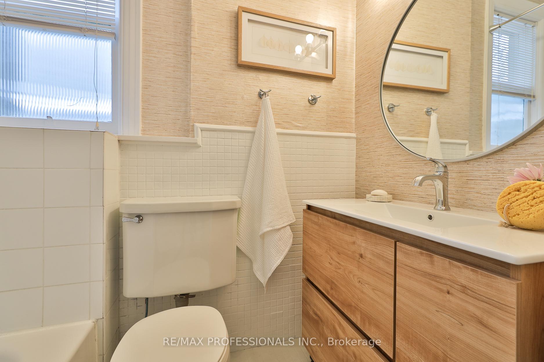 Photo 21 of 253 Howland Avenue, Toronto, The Annex — HOMEH