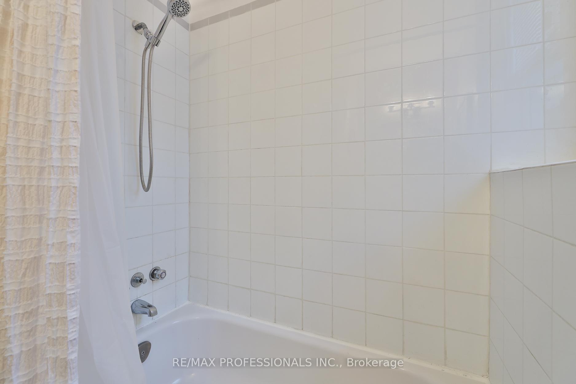 Photo 26 of 253 Howland Avenue, Toronto, The Annex — HOMEH