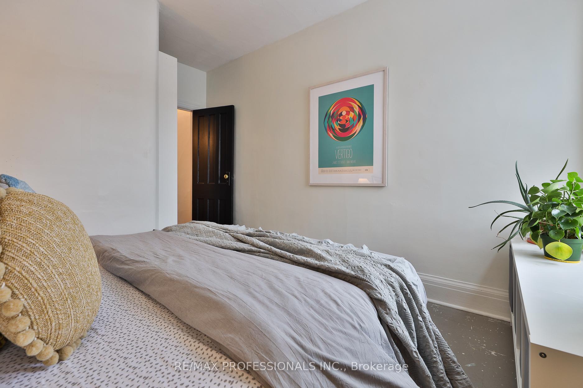 Photo 23 of 253 Howland Avenue, Toronto, The Annex — HOMEH