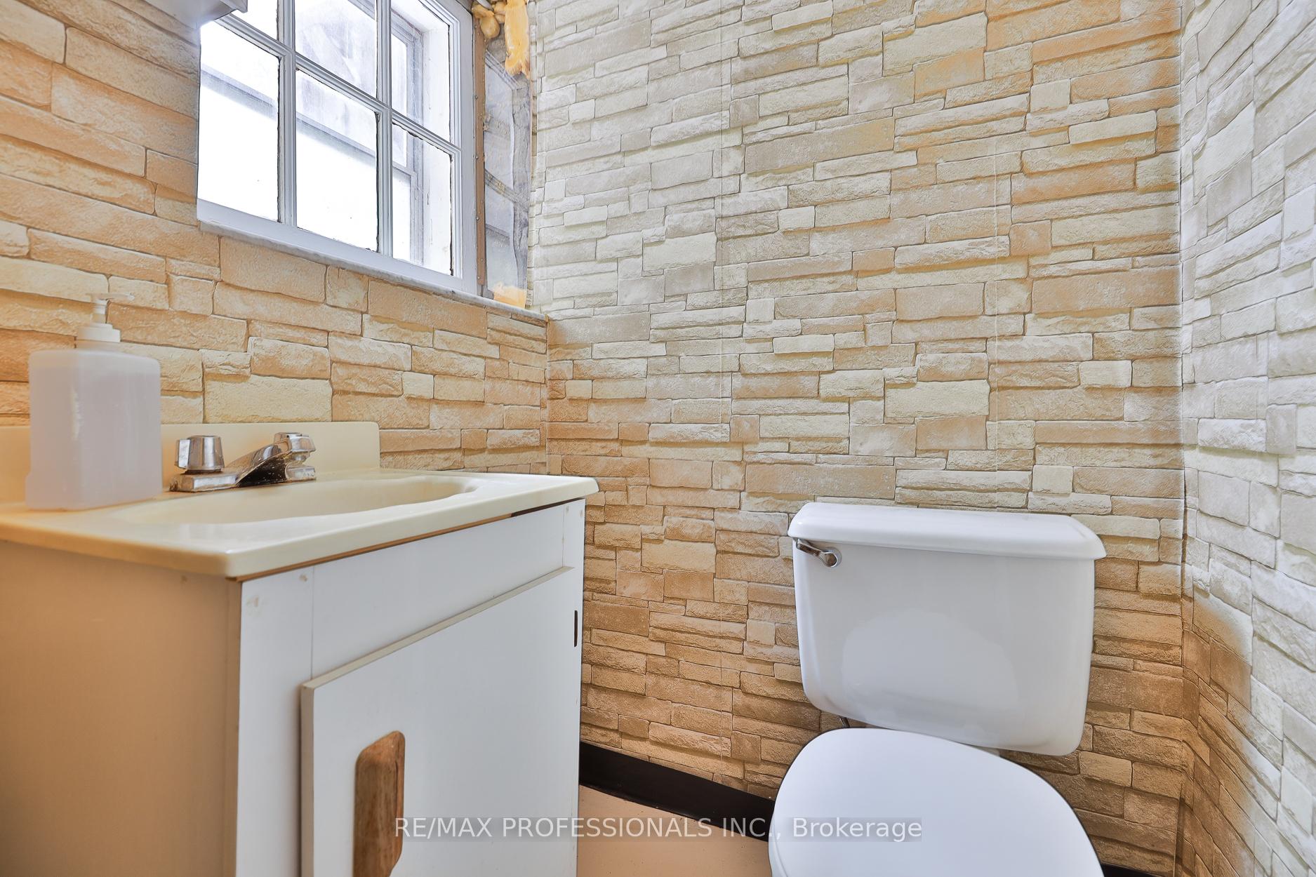 Photo 30 of 253 Howland Avenue, Toronto, The Annex — HOMEH