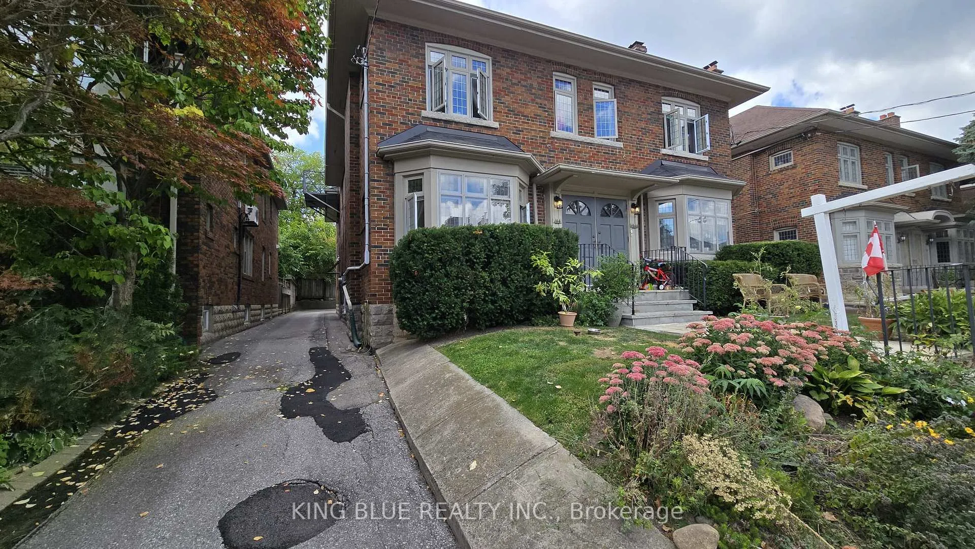 Photo 3 of 144 Highbourne Road, Toronto, Yonge-Eglinton — HOMEH