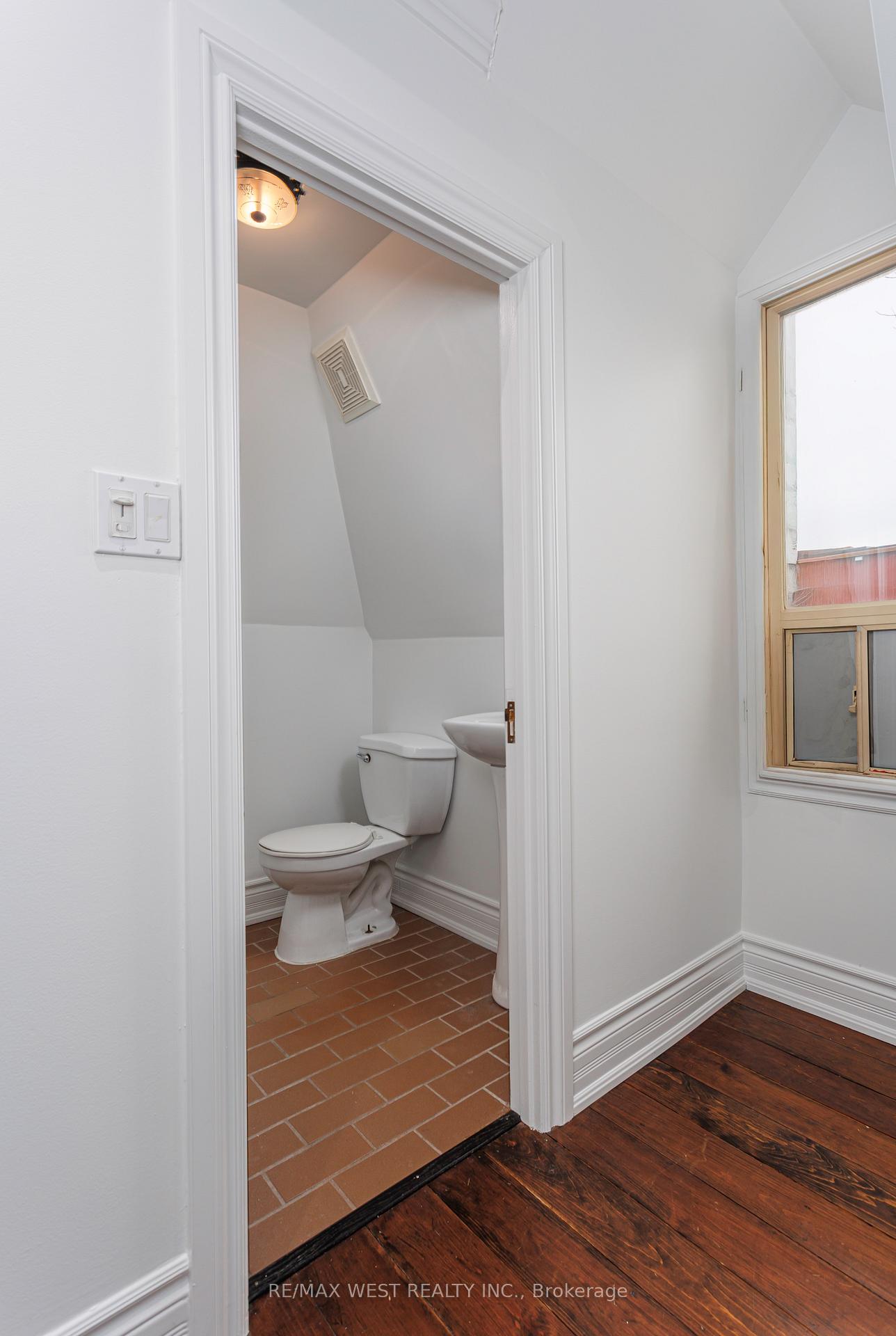 Photo 8 of Unit Upper - 2nd/3rd Floor, 84 Mackenzie Crescent, Toronto, Little Portugal — HOMEH